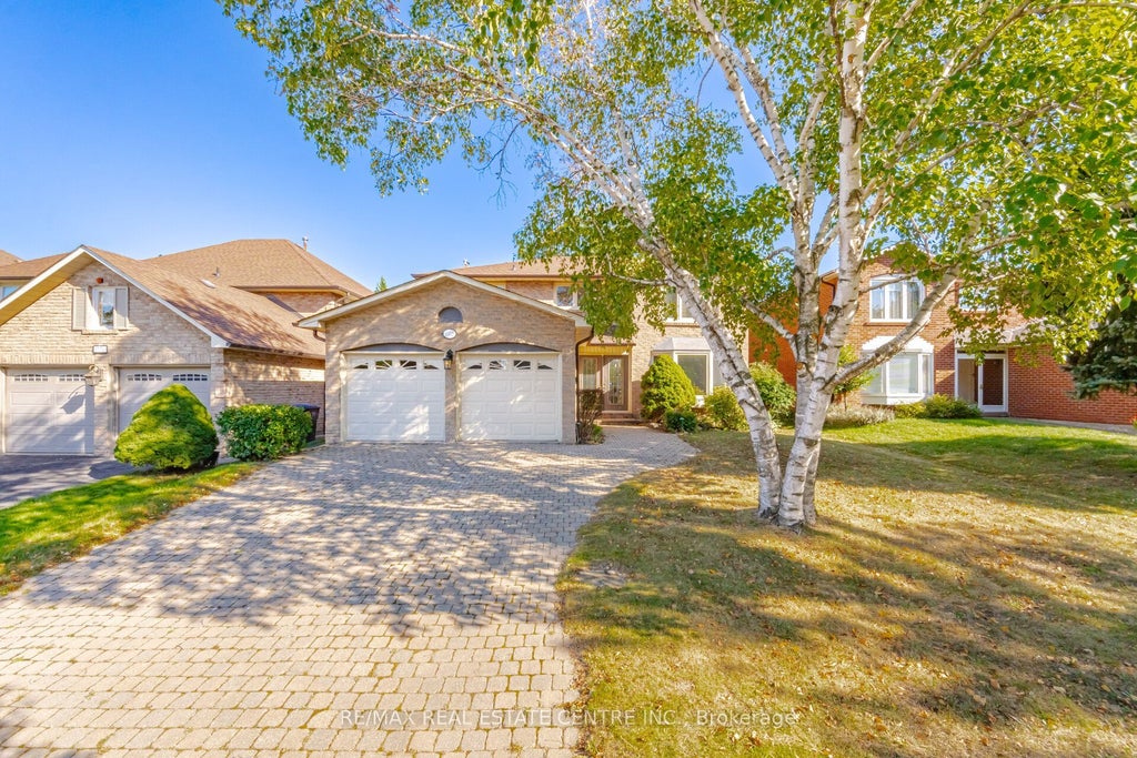 Photo of 1572 Maple Ridge Drive, Mississauga, ON L4W 3C8 (MLS # W13820750)
