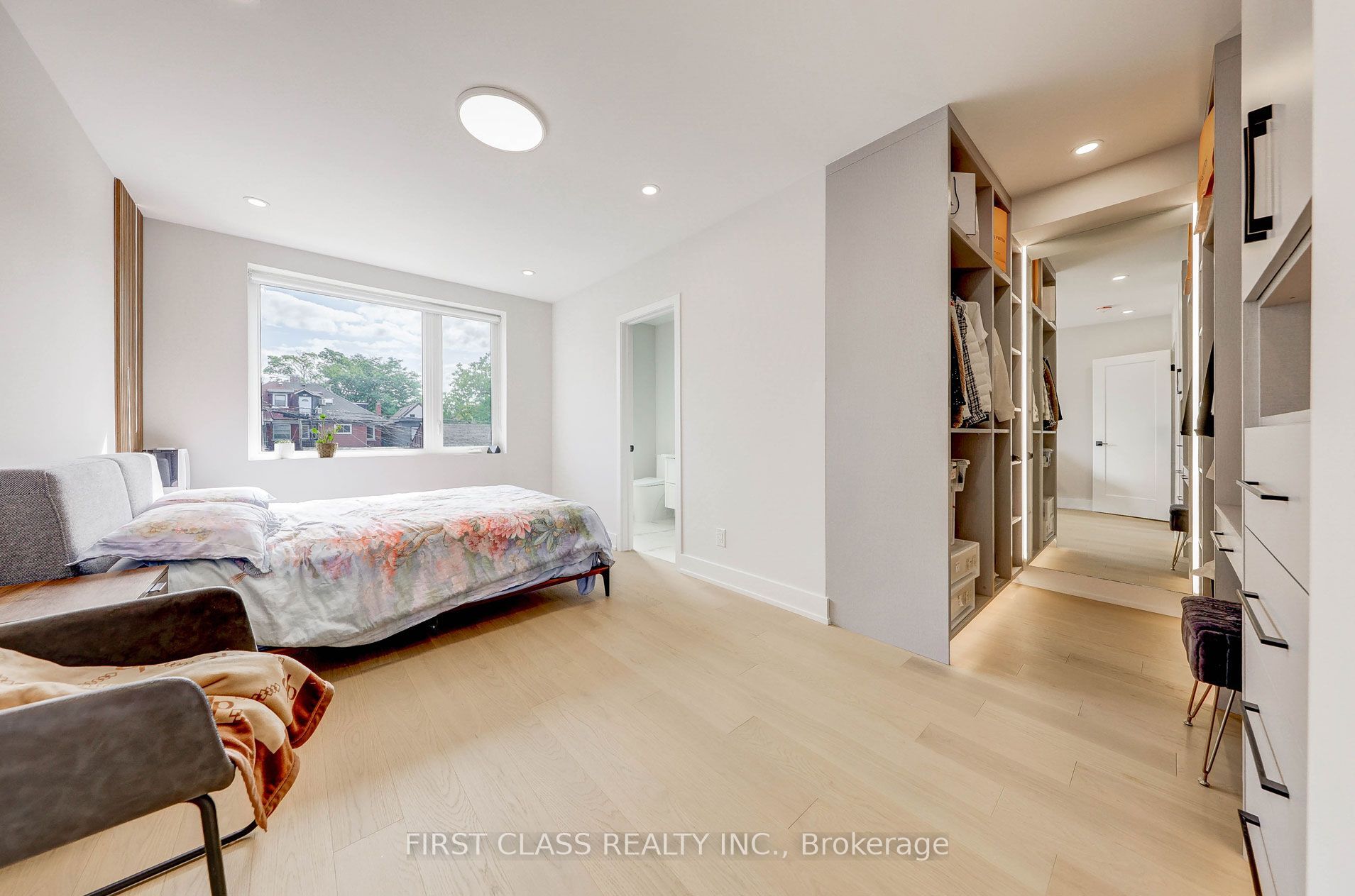 431 Roxton Road Ensuite 2