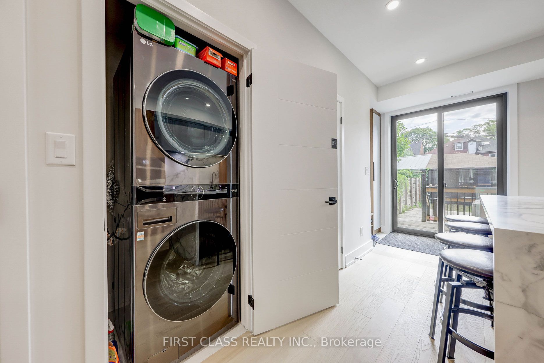 431 Roxton Road Ensuite 2
