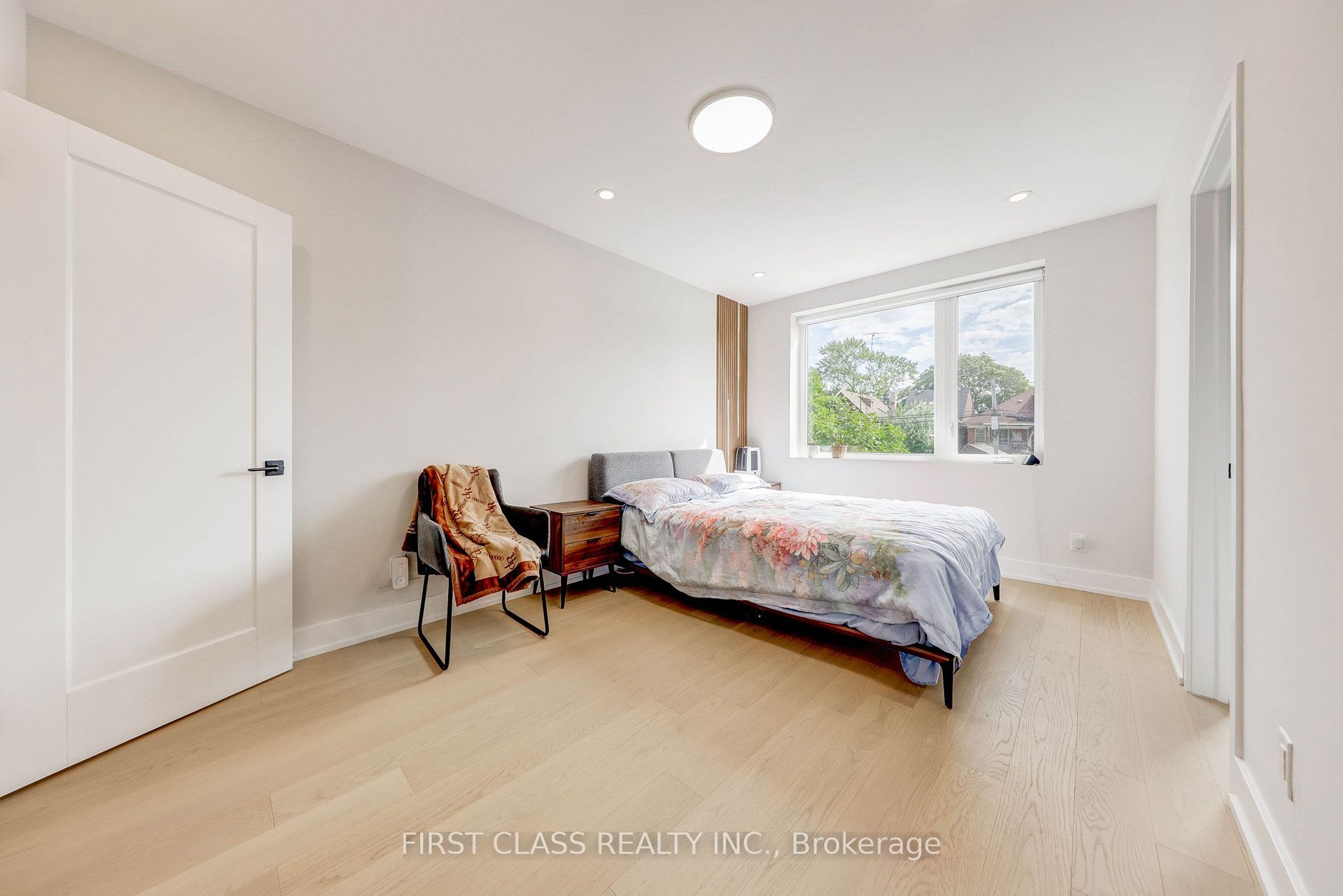 431 Roxton Road Ensuite 2