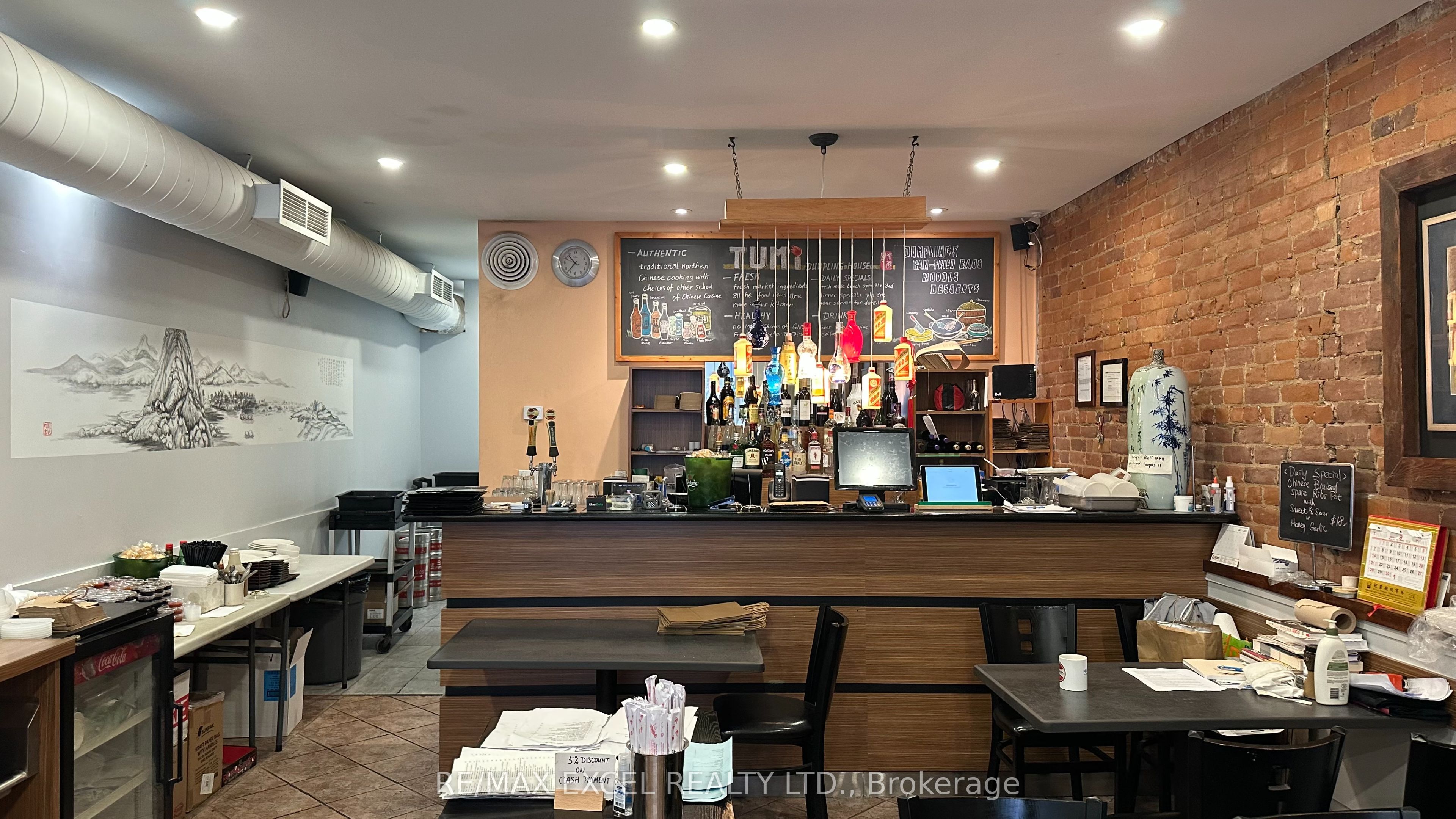 2904 DUNDAS Street W