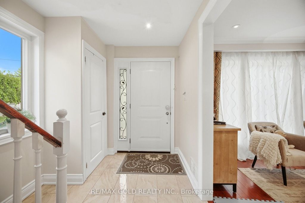 Photo of 352 Maple Leaf Drive, Toronto, ON M6L 1P6 (MLS # W13457536)