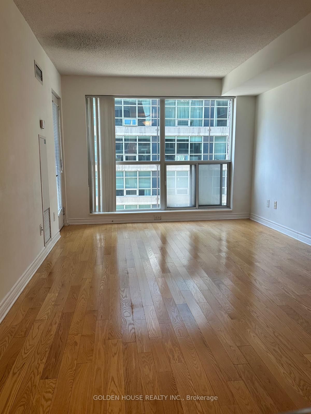 270 Wellington Street W 618