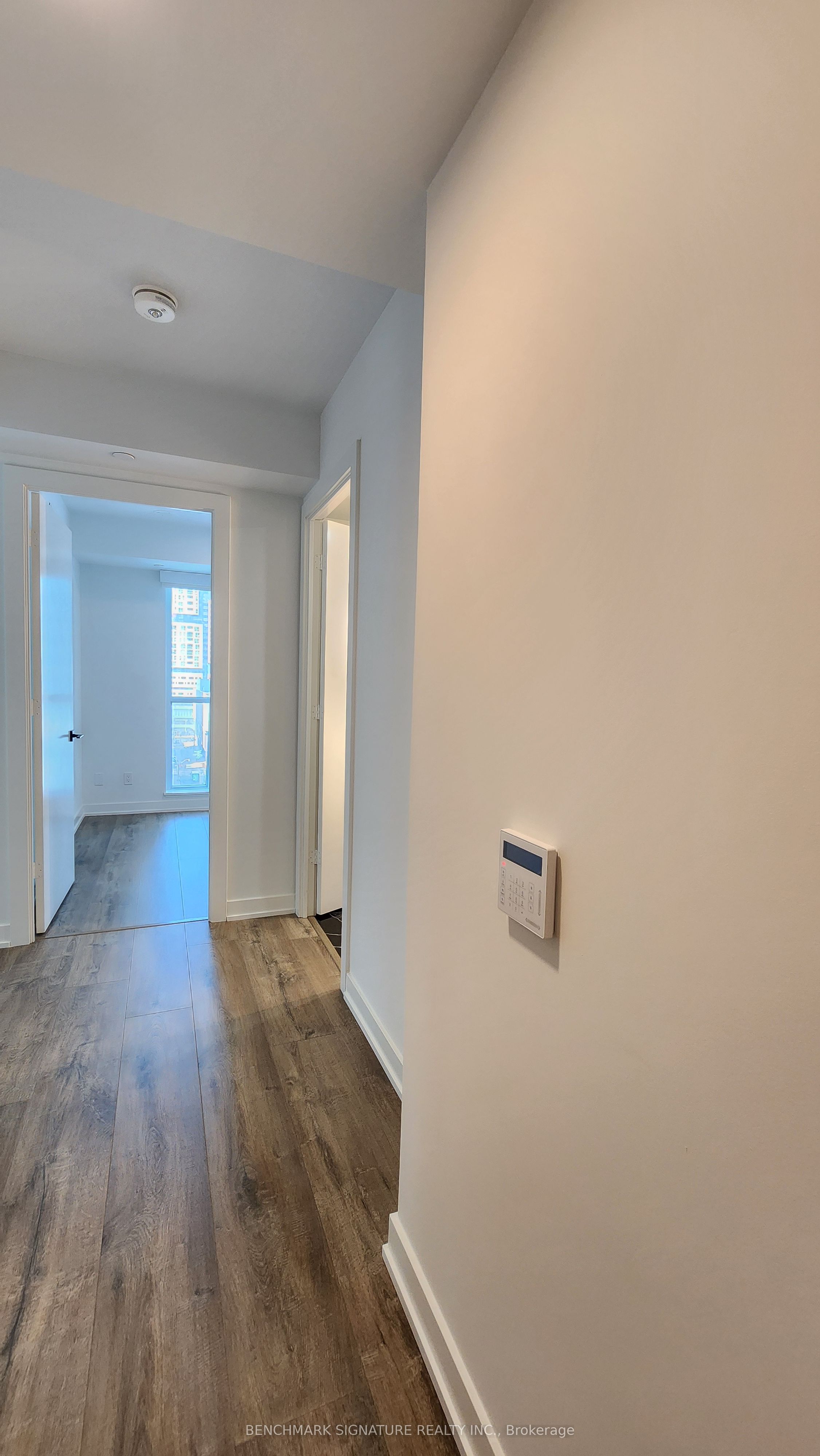 327 King Street W 1506