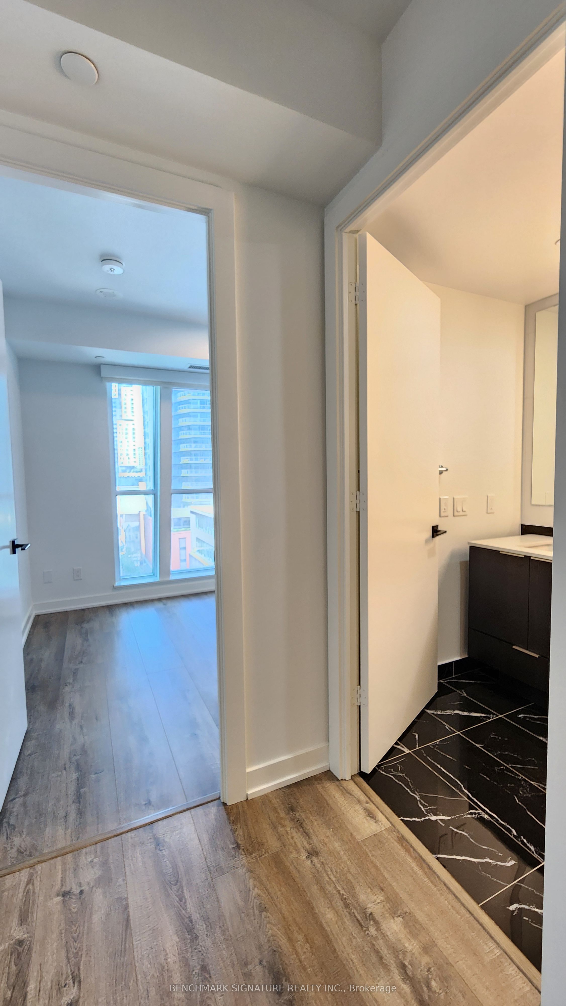 327 King Street W 1506