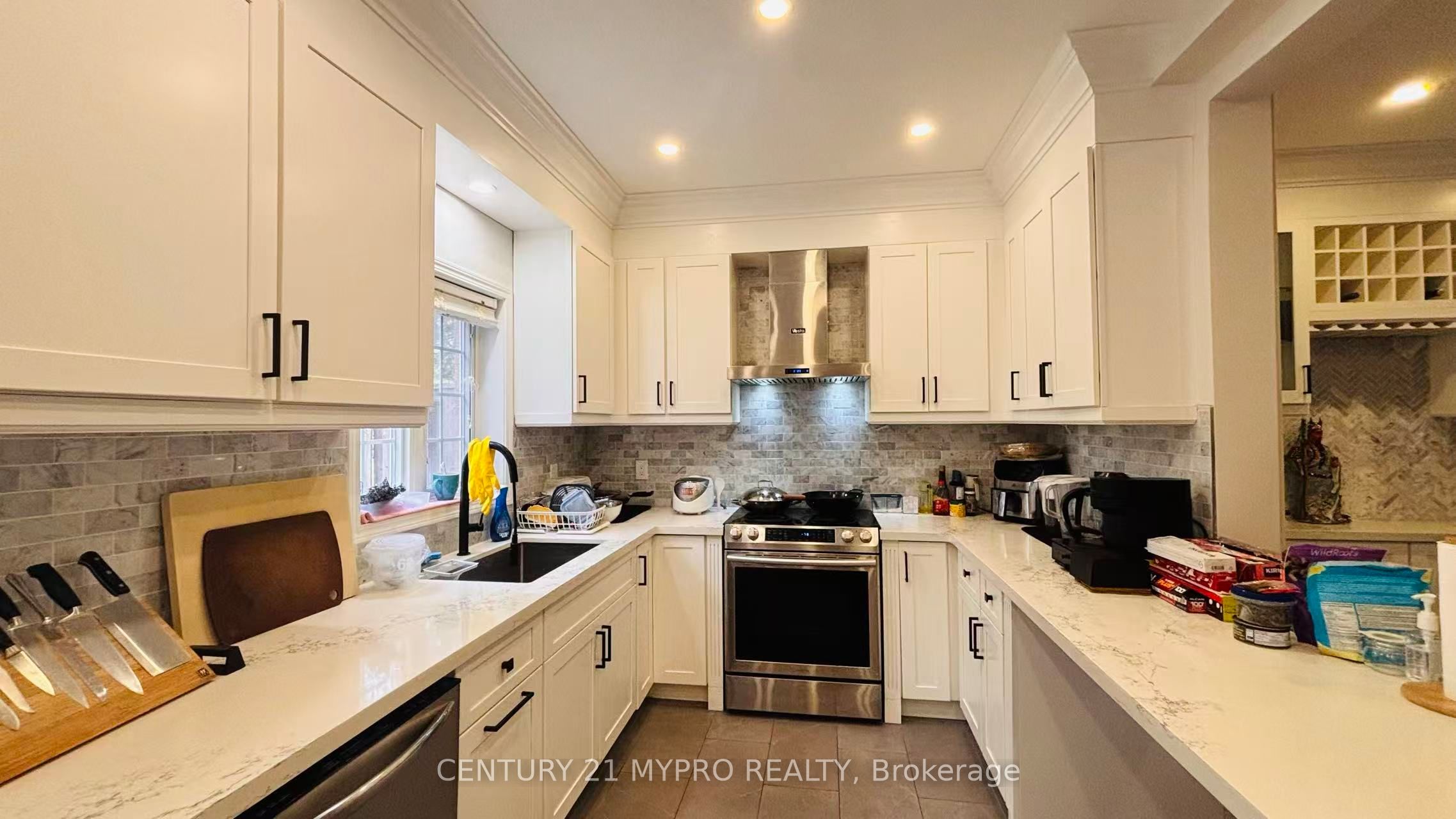 15 St Moritz Way 10
