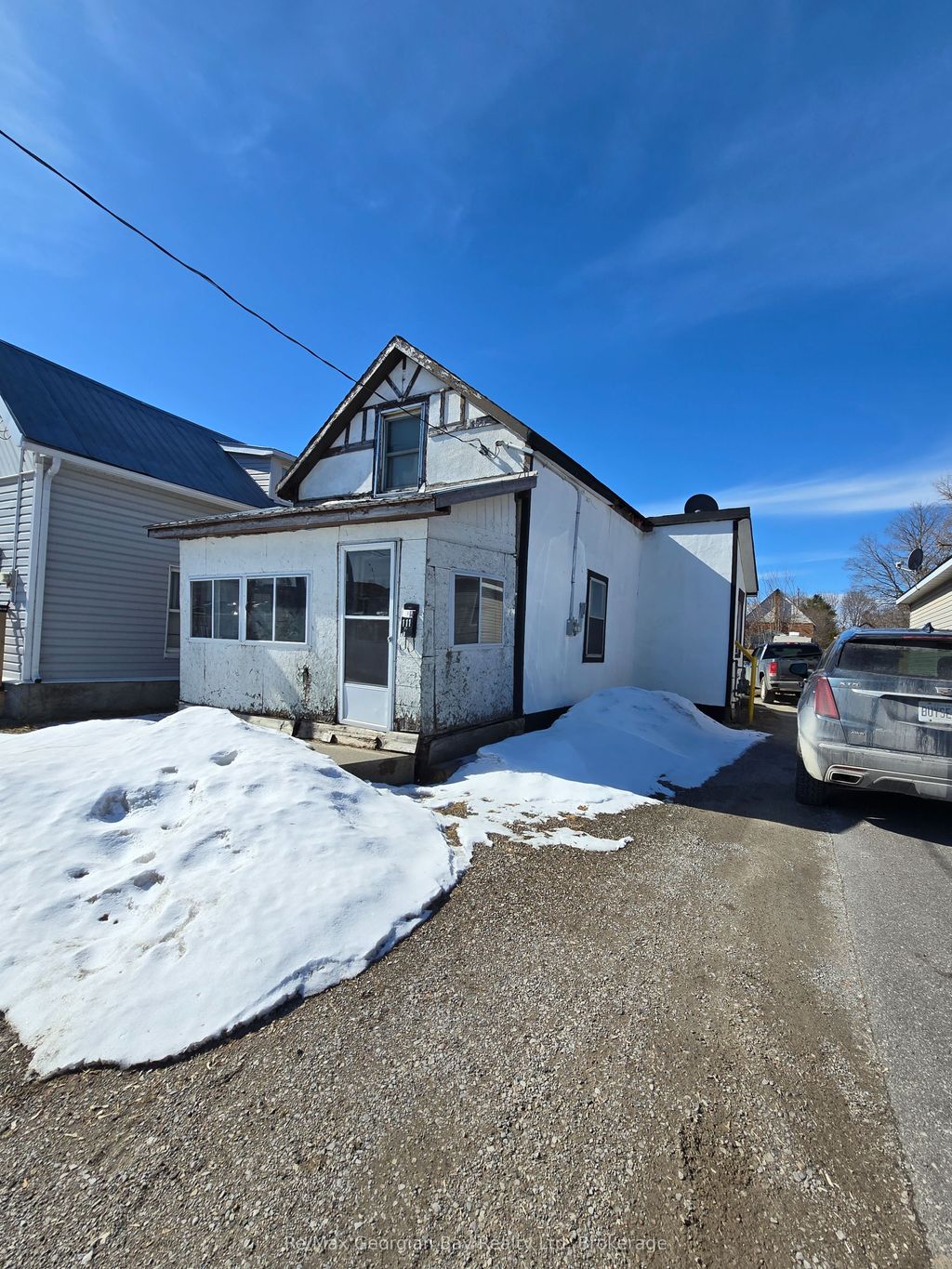 Photo of 111 ANDREW Street S, Orillia, ON L3V 5J3 (MLS # S12491918)