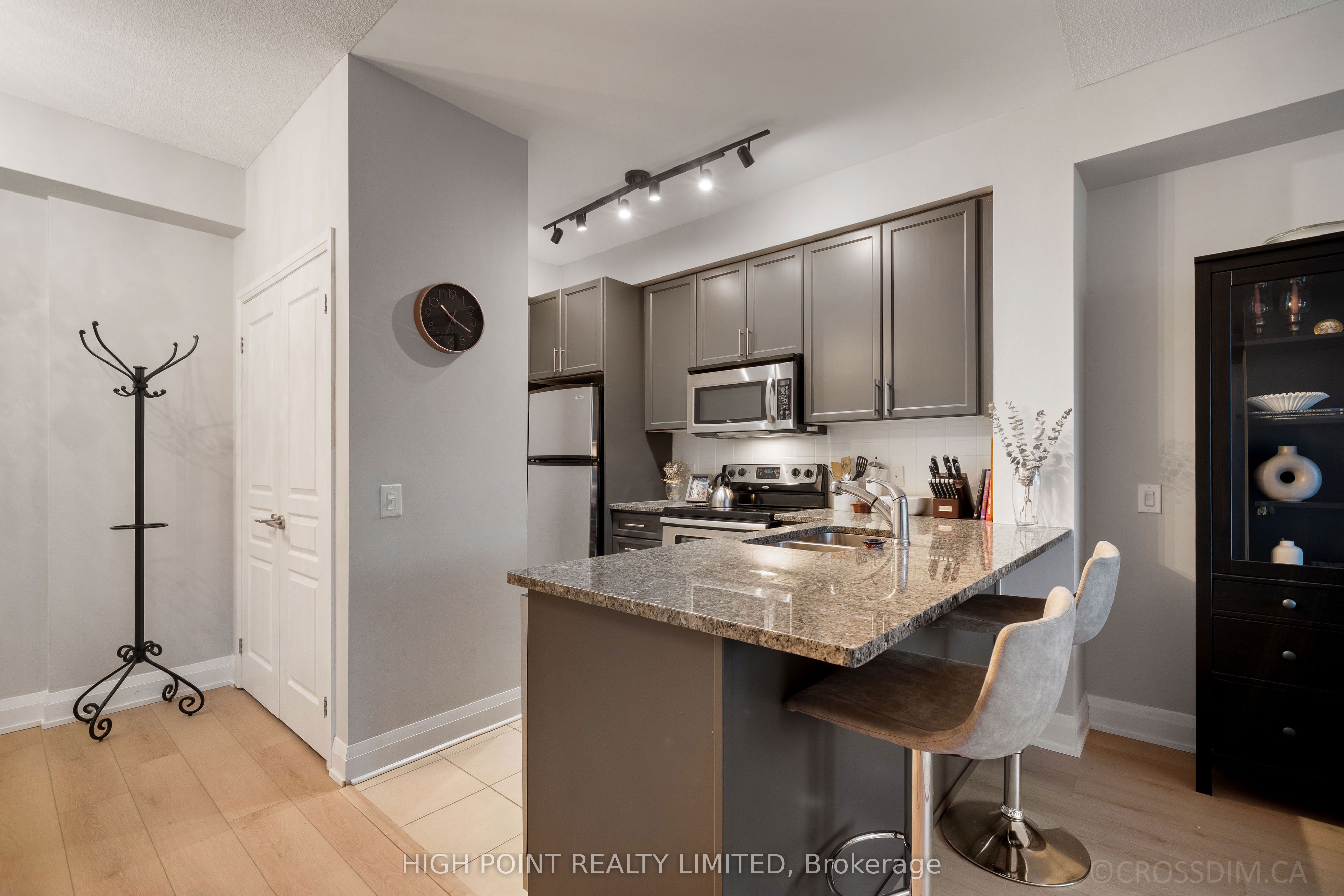 1 Hurontario Street 610