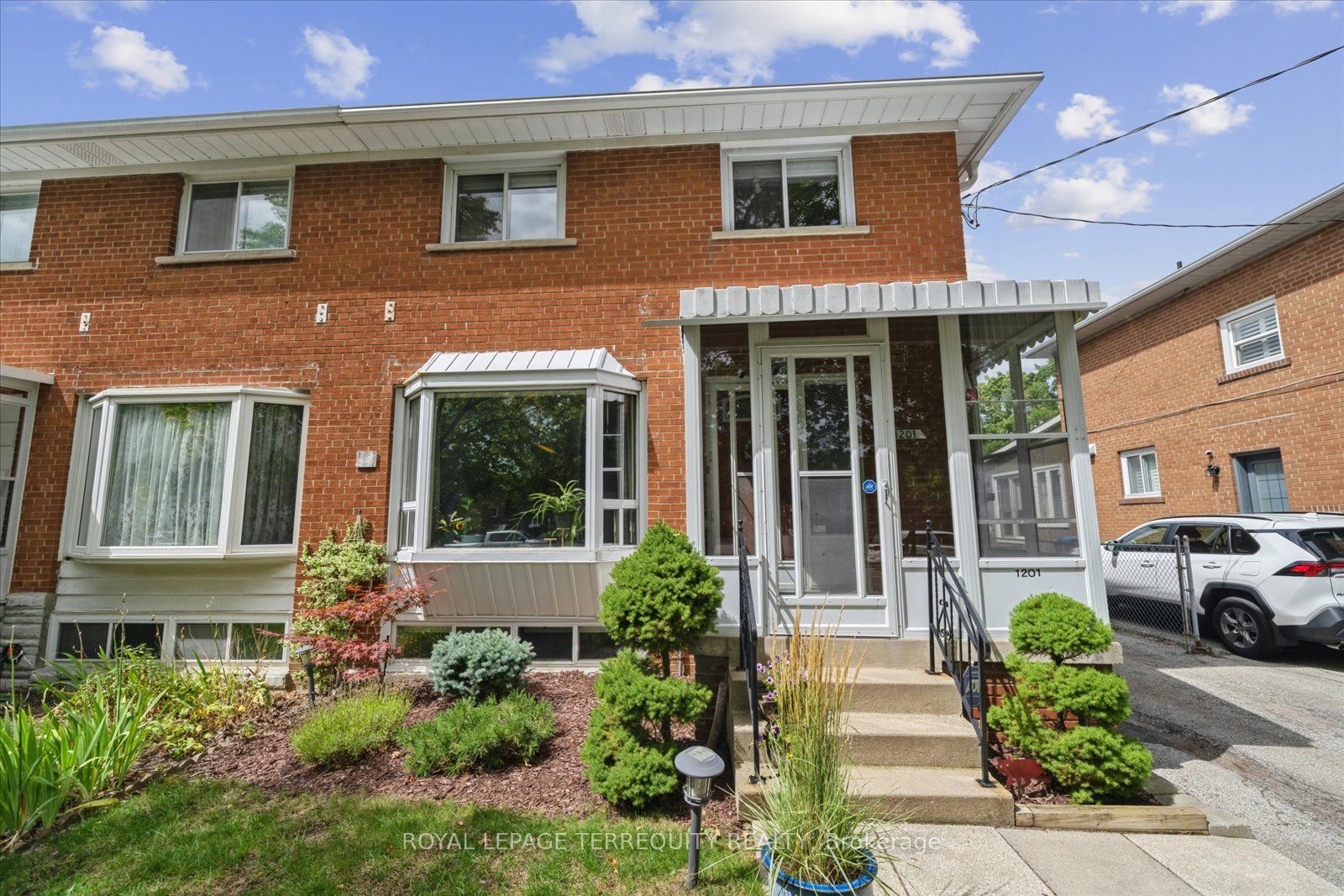 1201 Kingsholm Drive