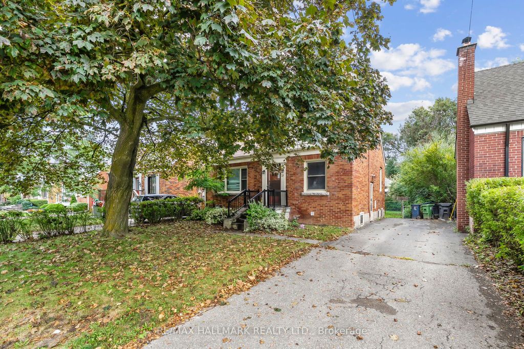 Photo of 21 Plaxton Drive, Toronto, ON M4B 2P6 (MLS # E12456019)