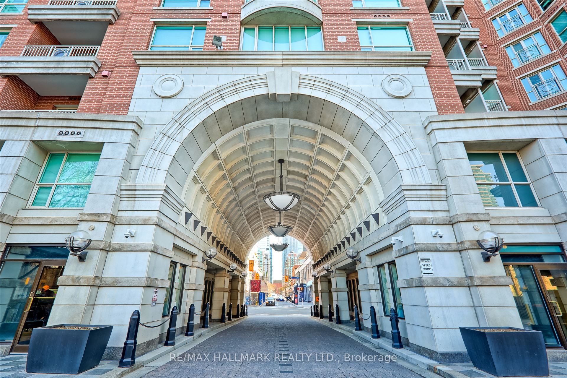 38 Avenue Road 1201