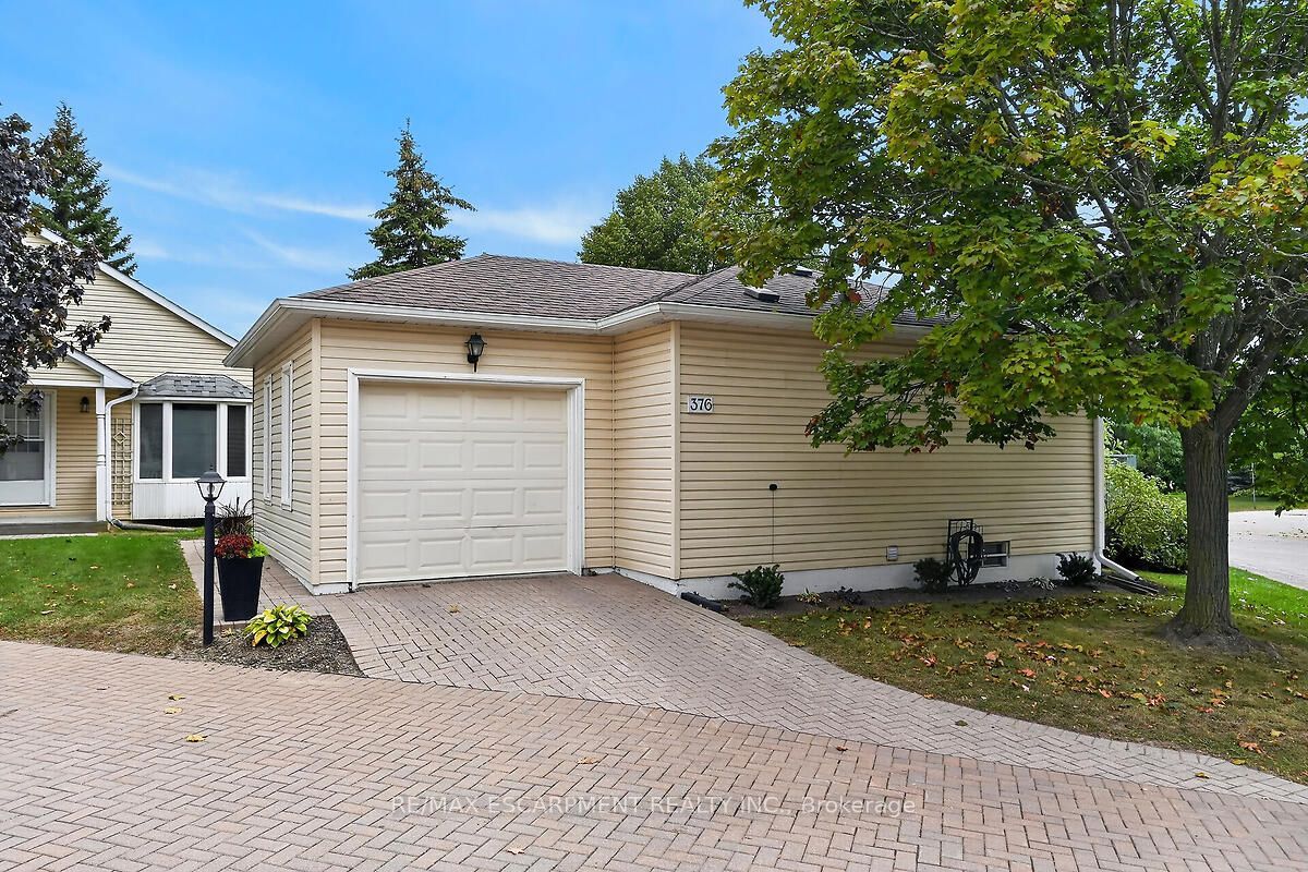 376 SILVERBIRCH Boulevard