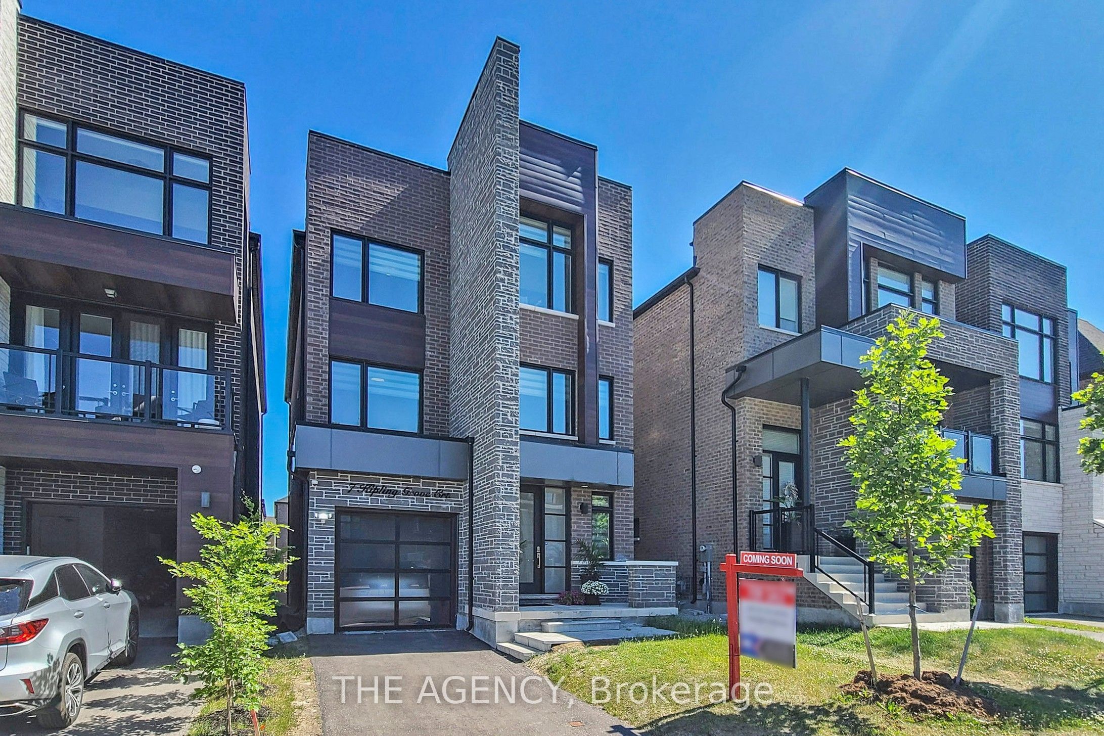 Photo 1 of 31 — 7 Kipling Grove Court, Toronto, ON M9B 0C6