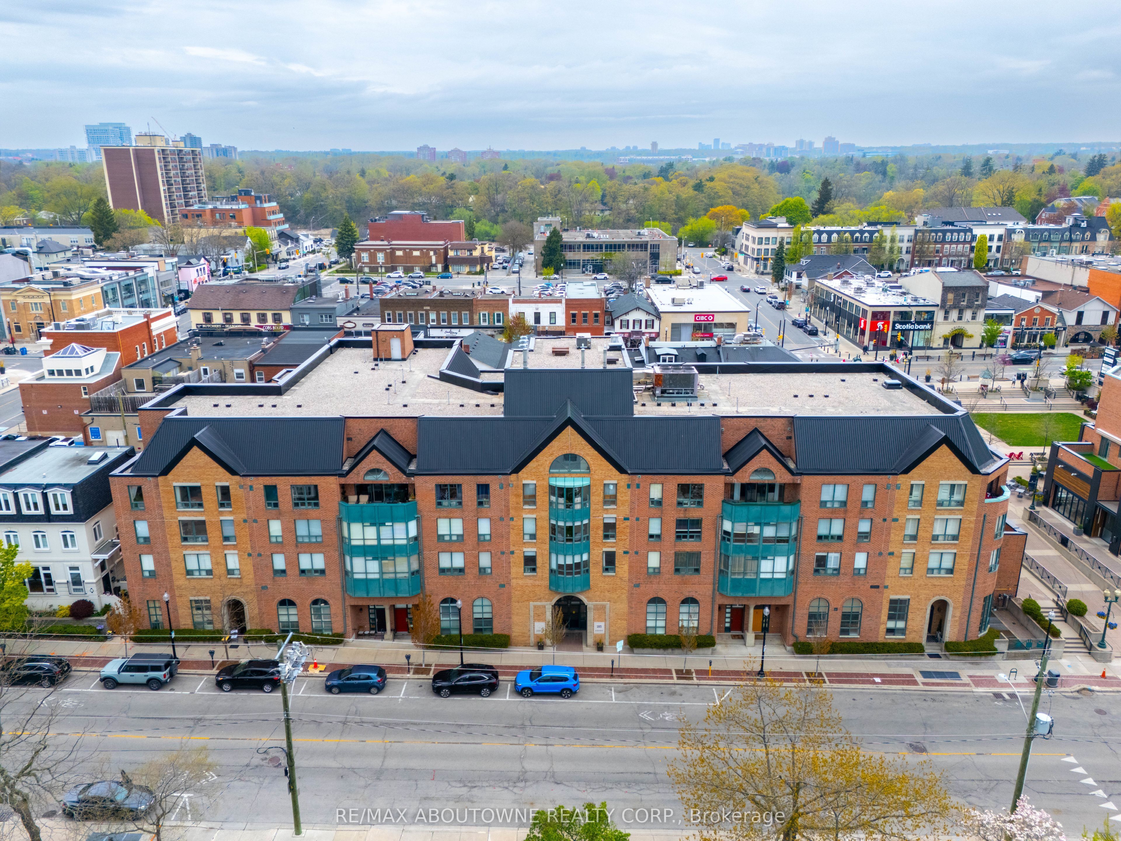 185 Robinson Street 404