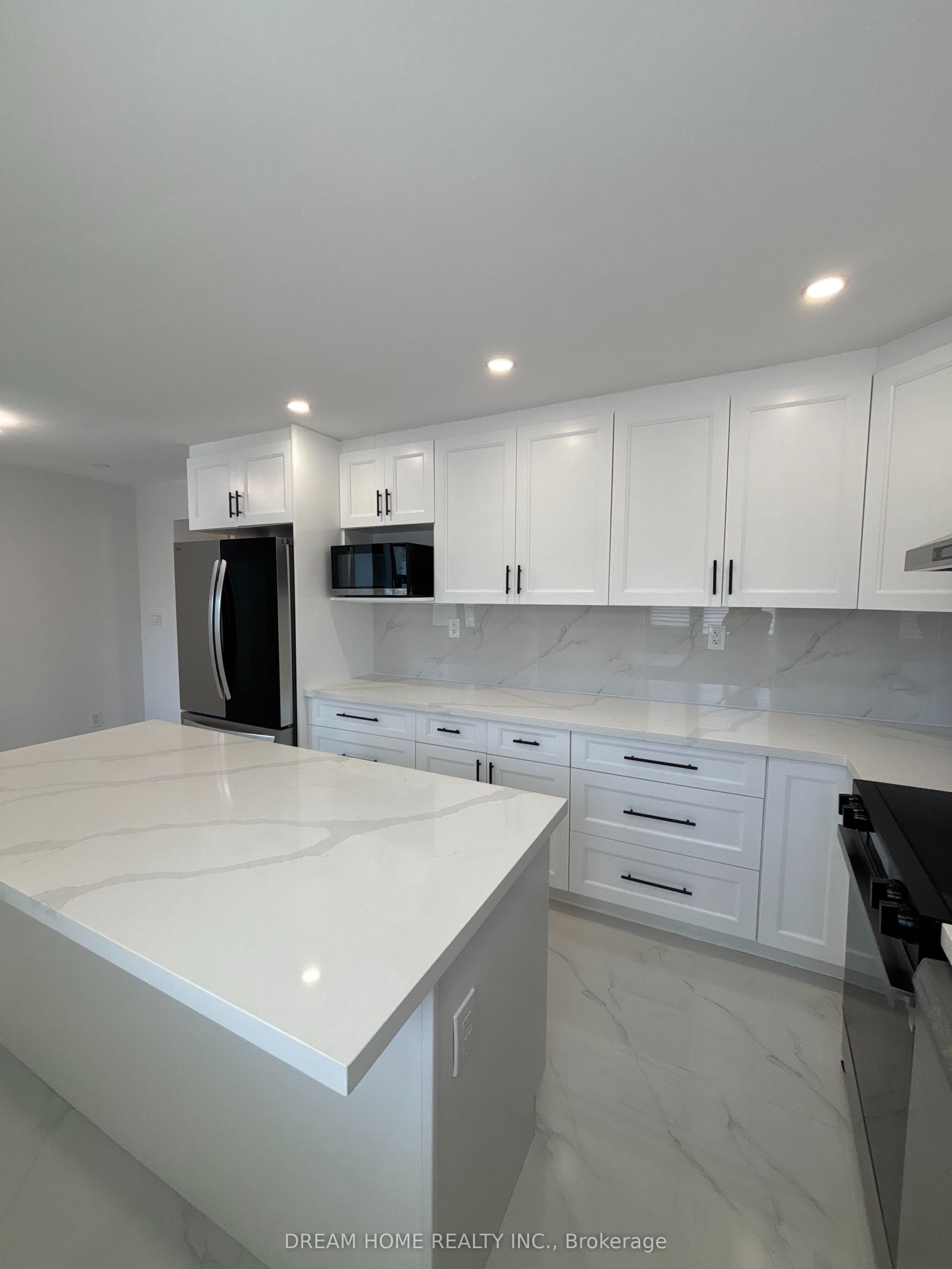 9 Rusholme Drive E UPPER