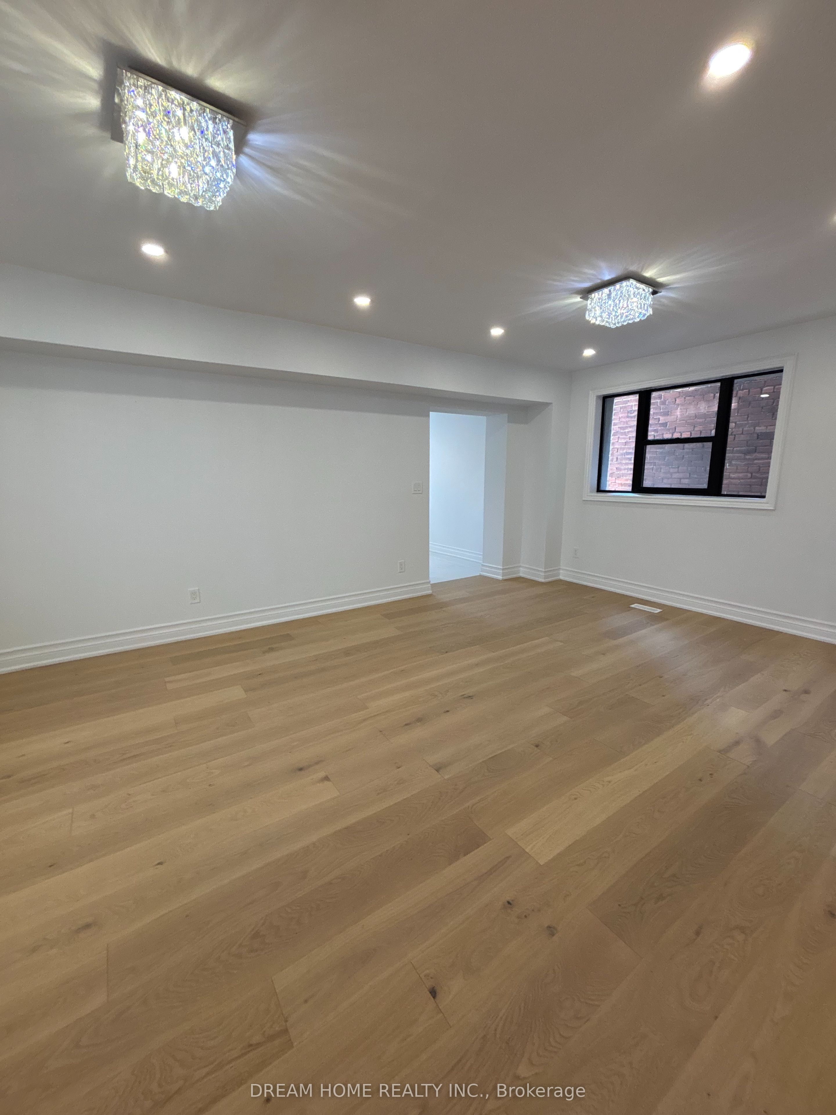 9 Rusholme Drive E UPPER