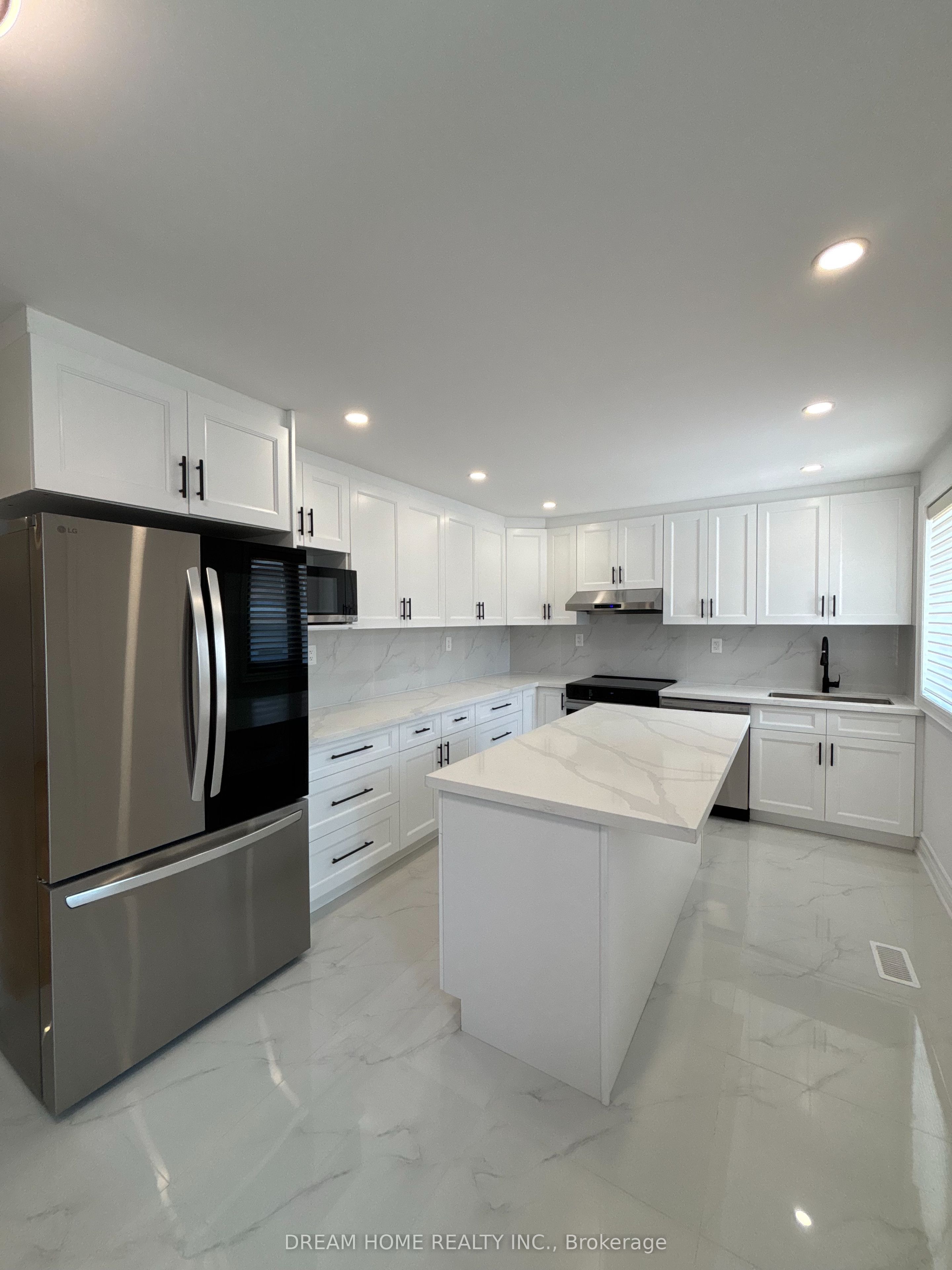 9 Rusholme Drive E UPPER