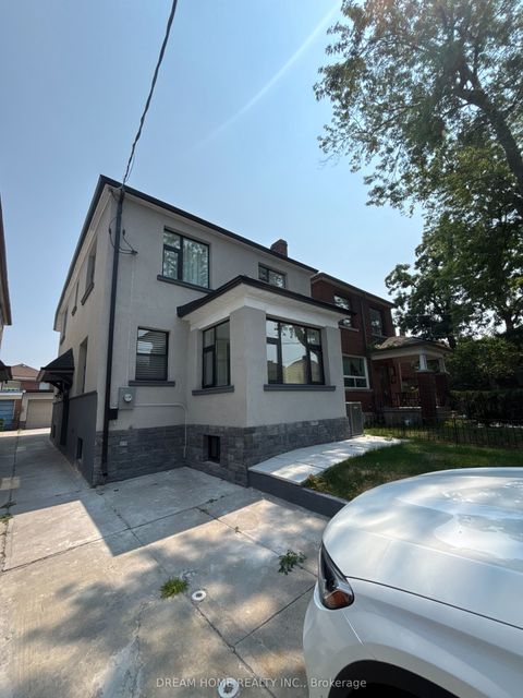 9 Rusholme Drive E UPPER Toronto ON M6J 3K1