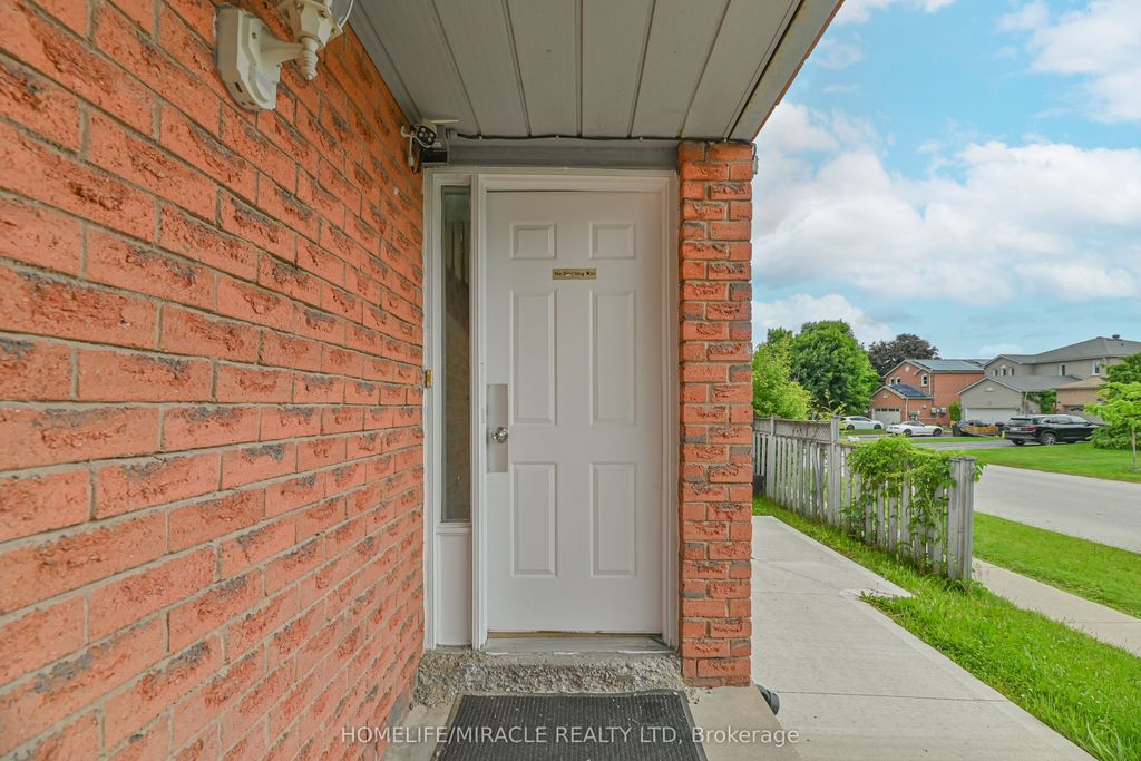 Photo of 40 Blair Crescent, Barrie, ON L4M 5Y6 (MLS # S12721000)