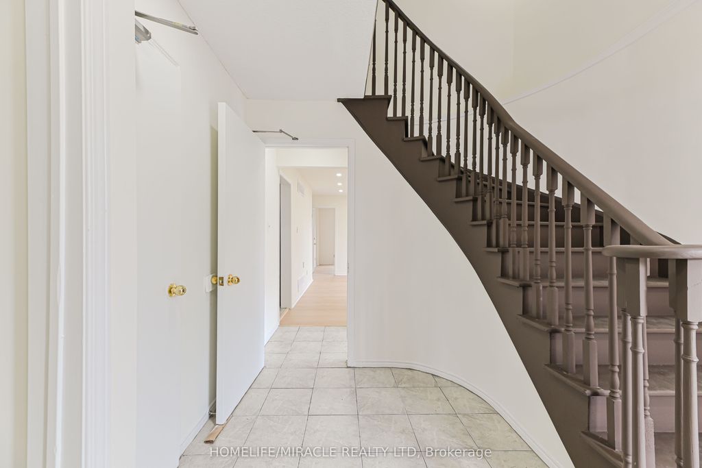 Photo of 40 Blair Crescent, Barrie, ON L4M 5Y6 (MLS # S12721000)