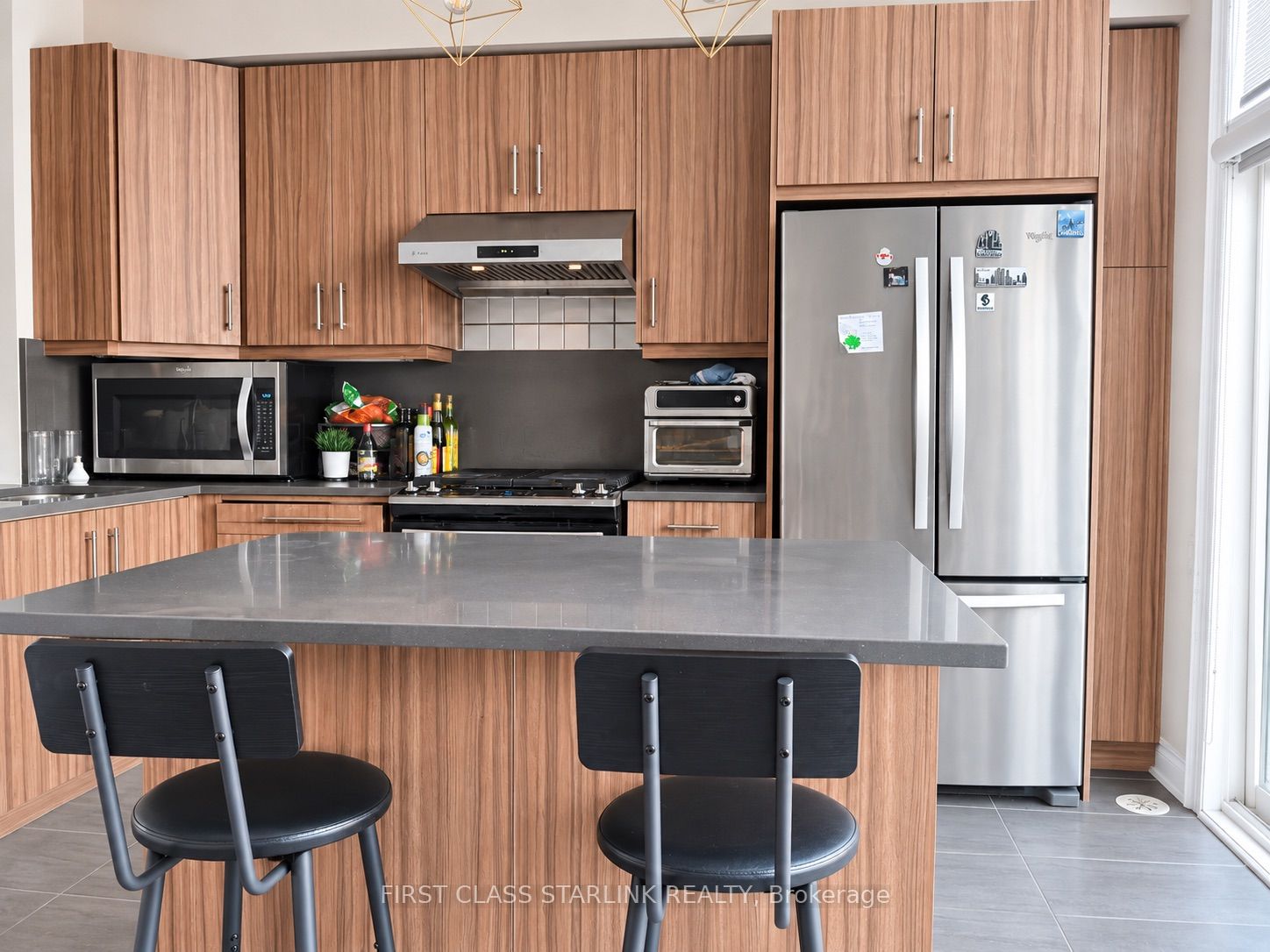 2058 Queensborough Gate 34