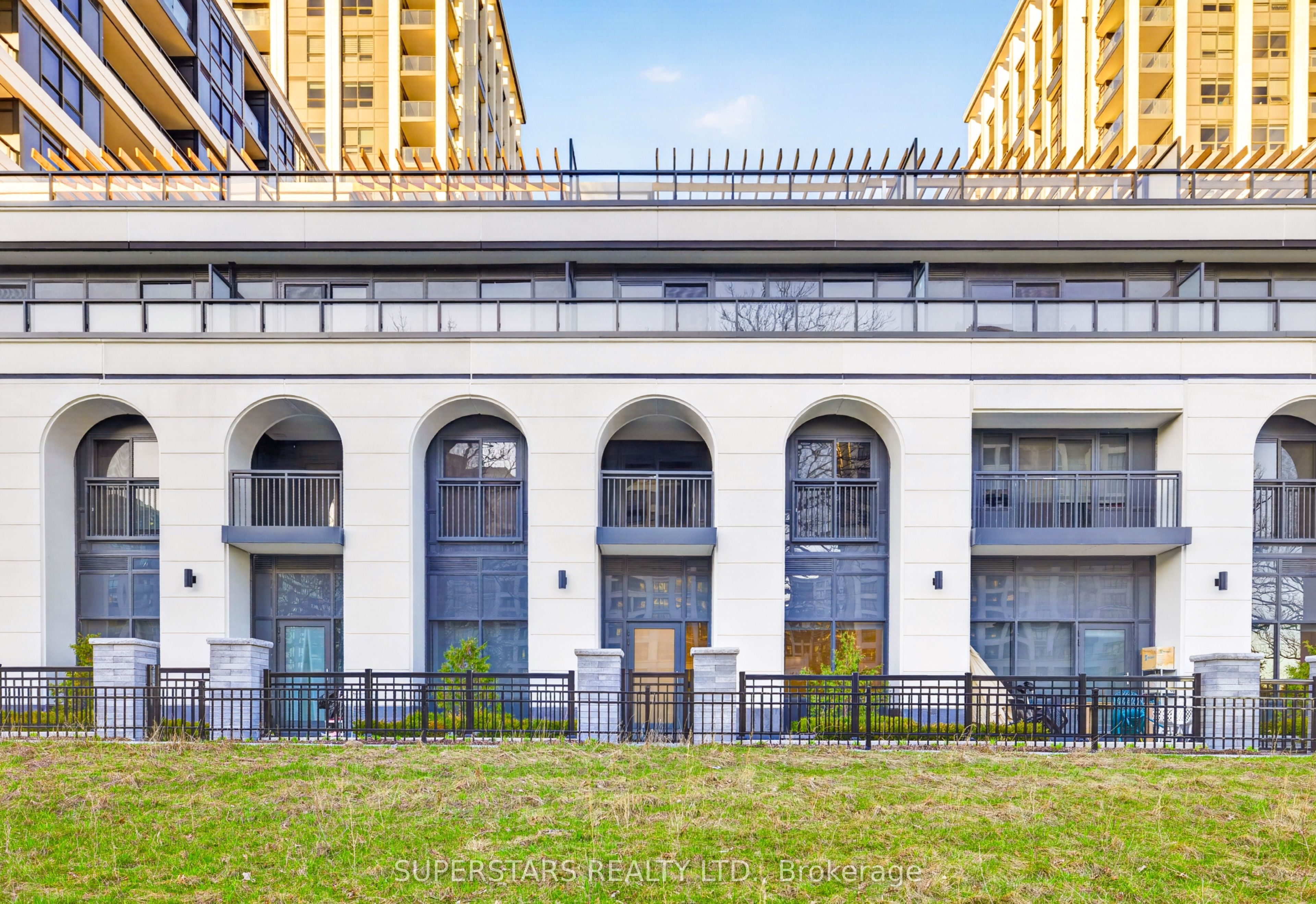 8 Cedarland Drive W118