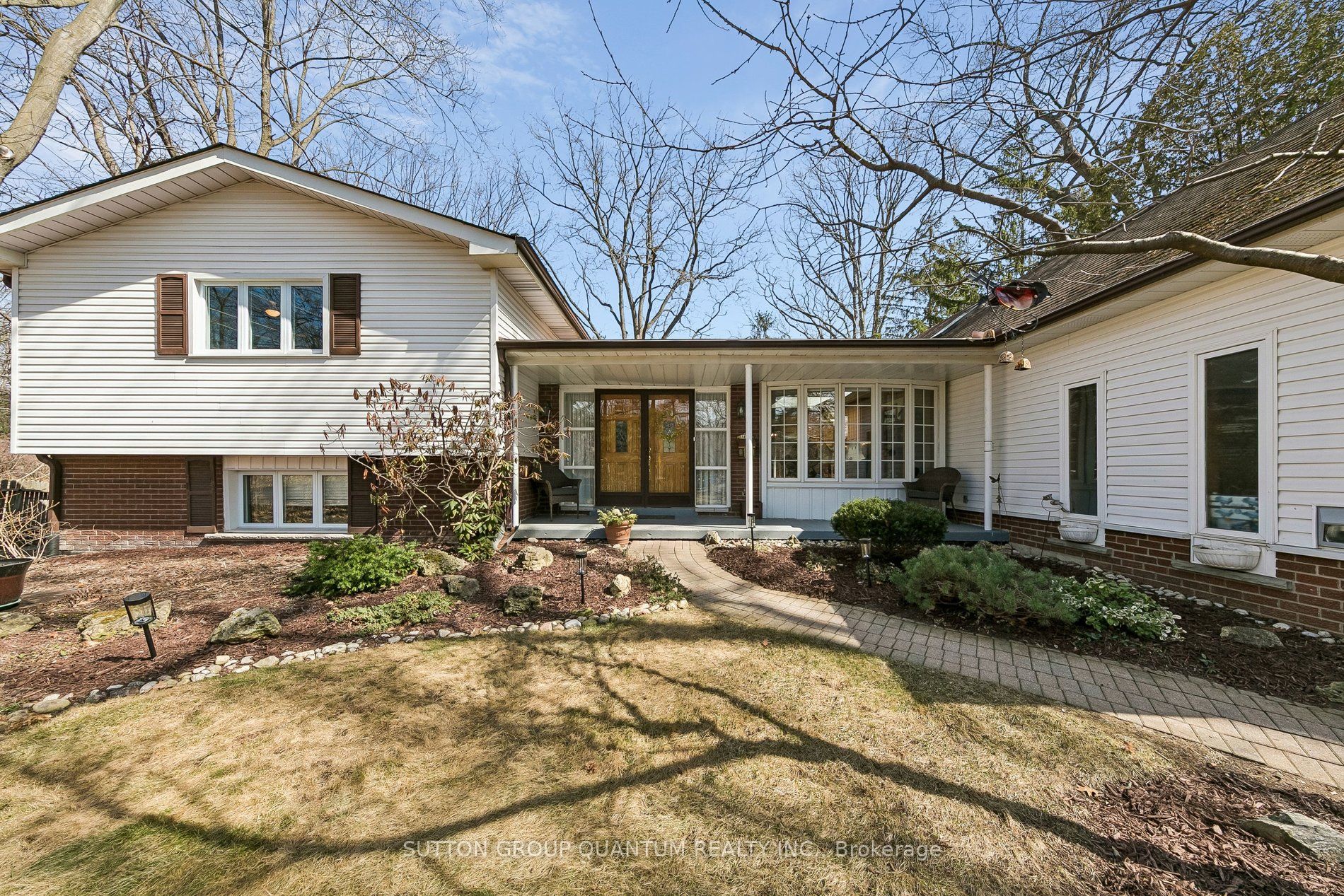 1431 Queen Victoria Avenue