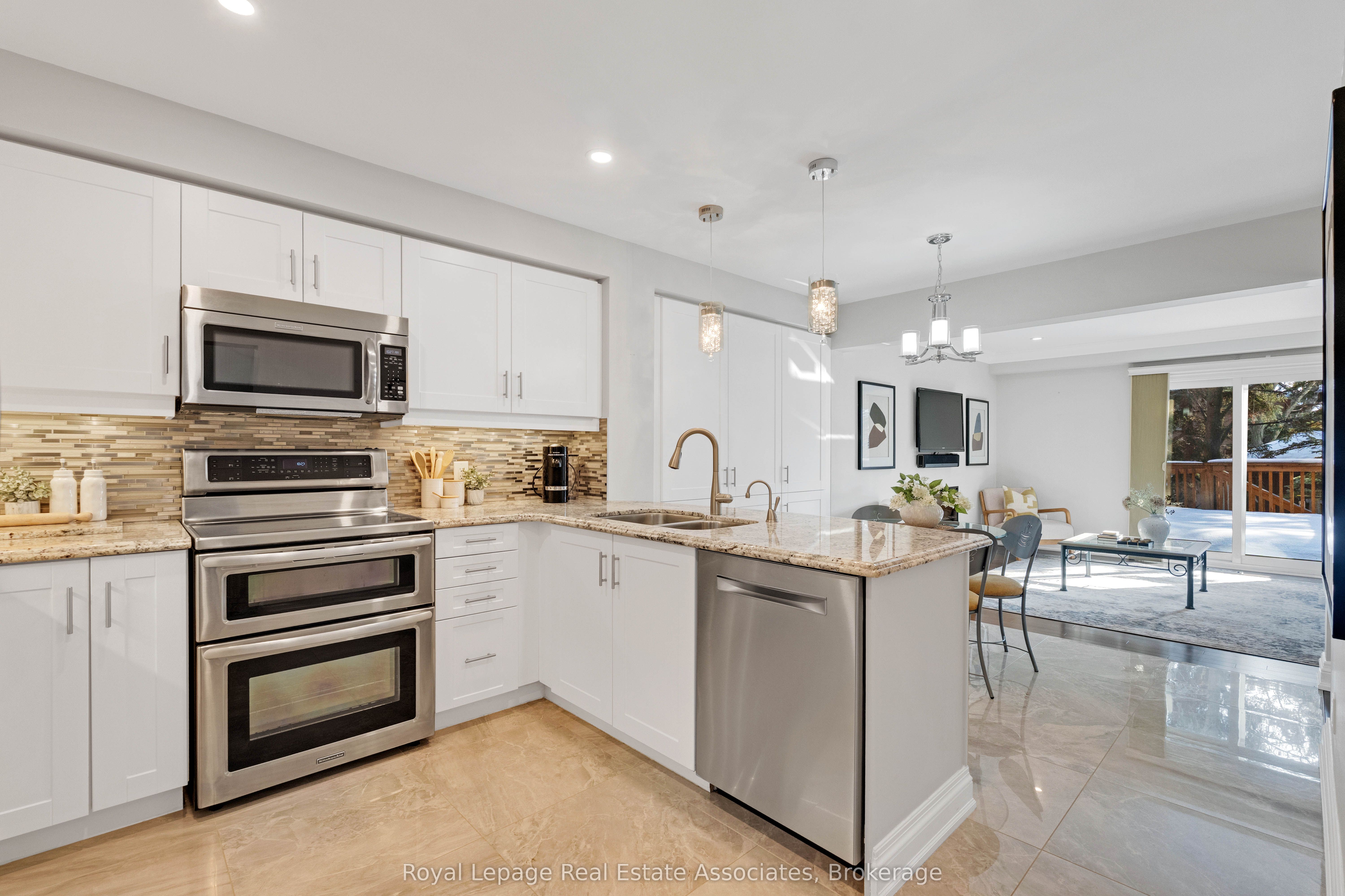 1905 Broad Hollow Gate 14