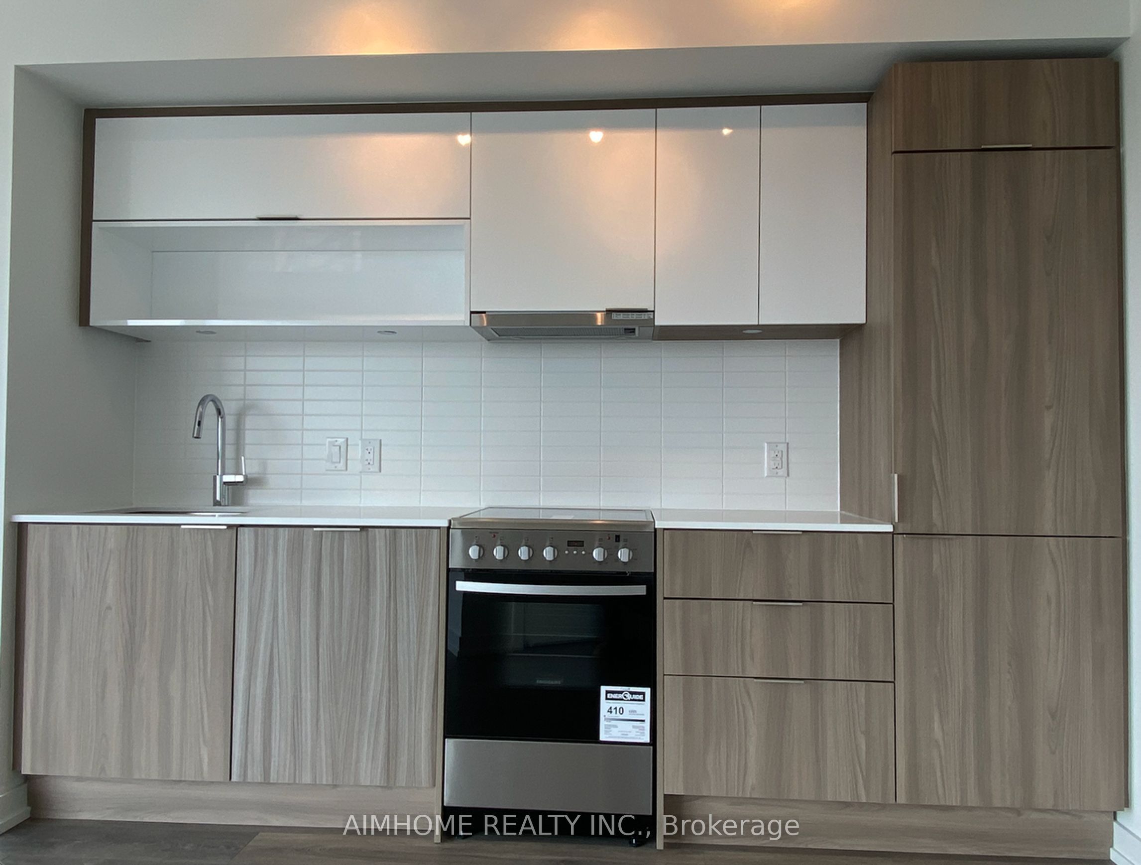 159 Wellesley Street E 704