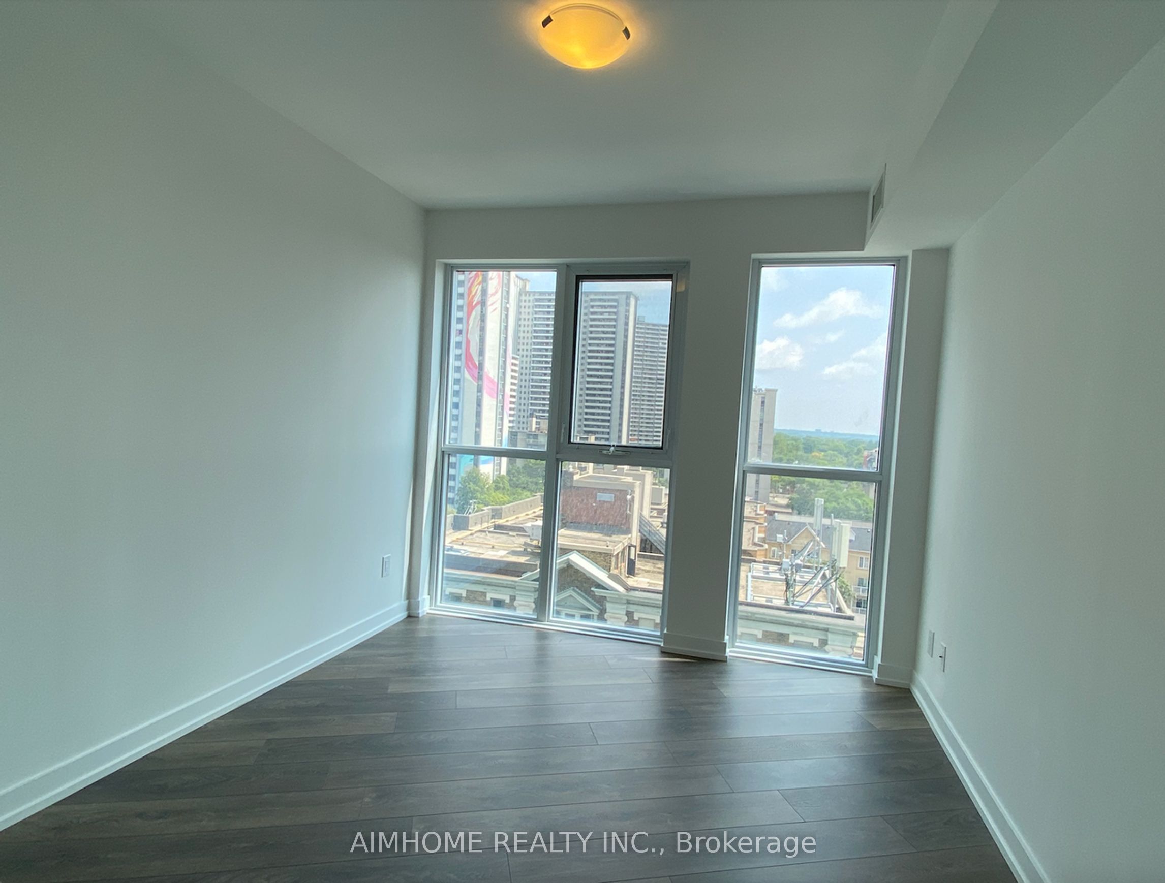 159 Wellesley Street E 704