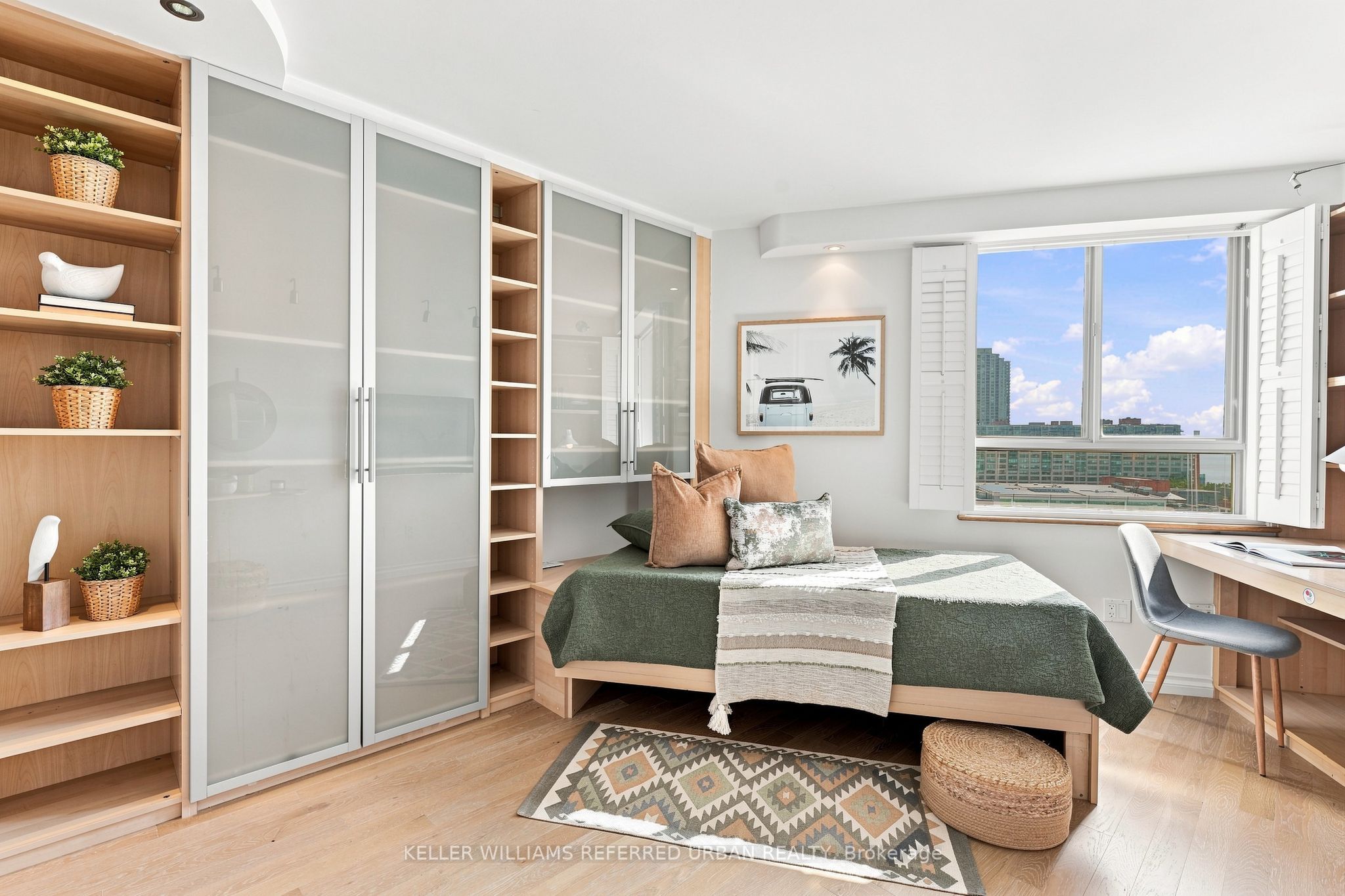 270 Queens Quay W 1201/02