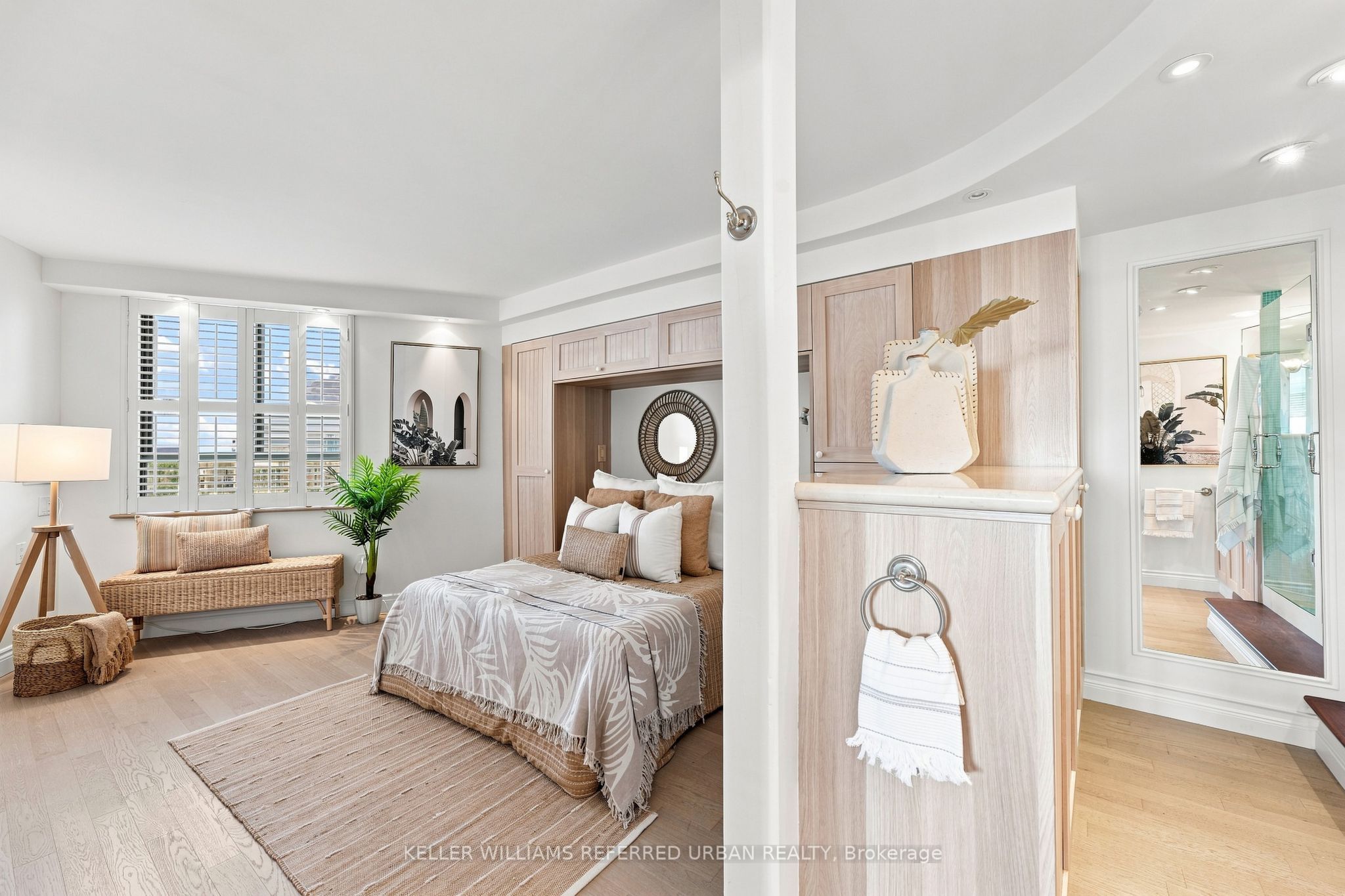 270 Queens Quay W 1201/02