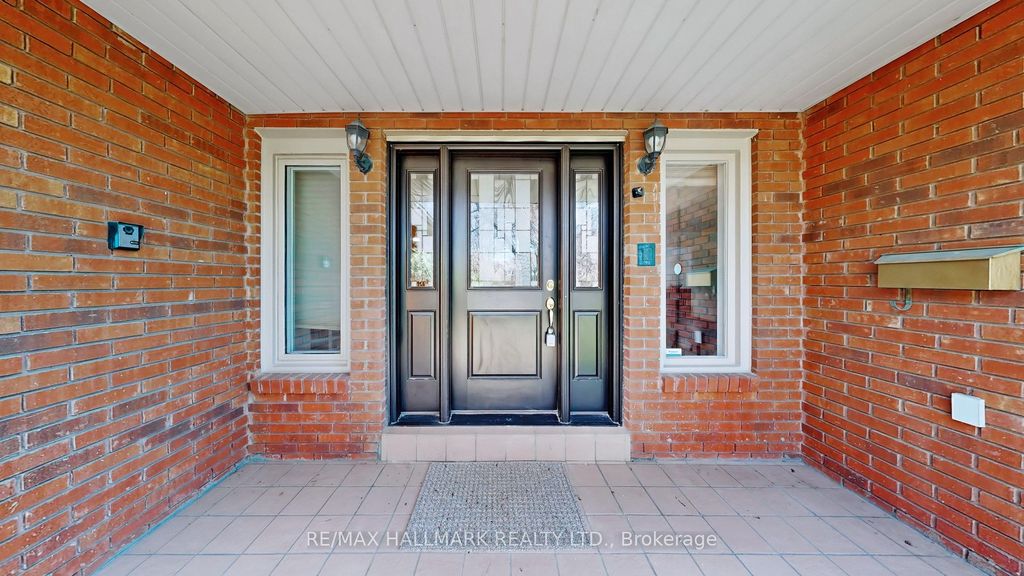 Photo of 82 Windermere Crescent S, Richmond Hill, ON L4C 6Y9 (MLS # N13041812)