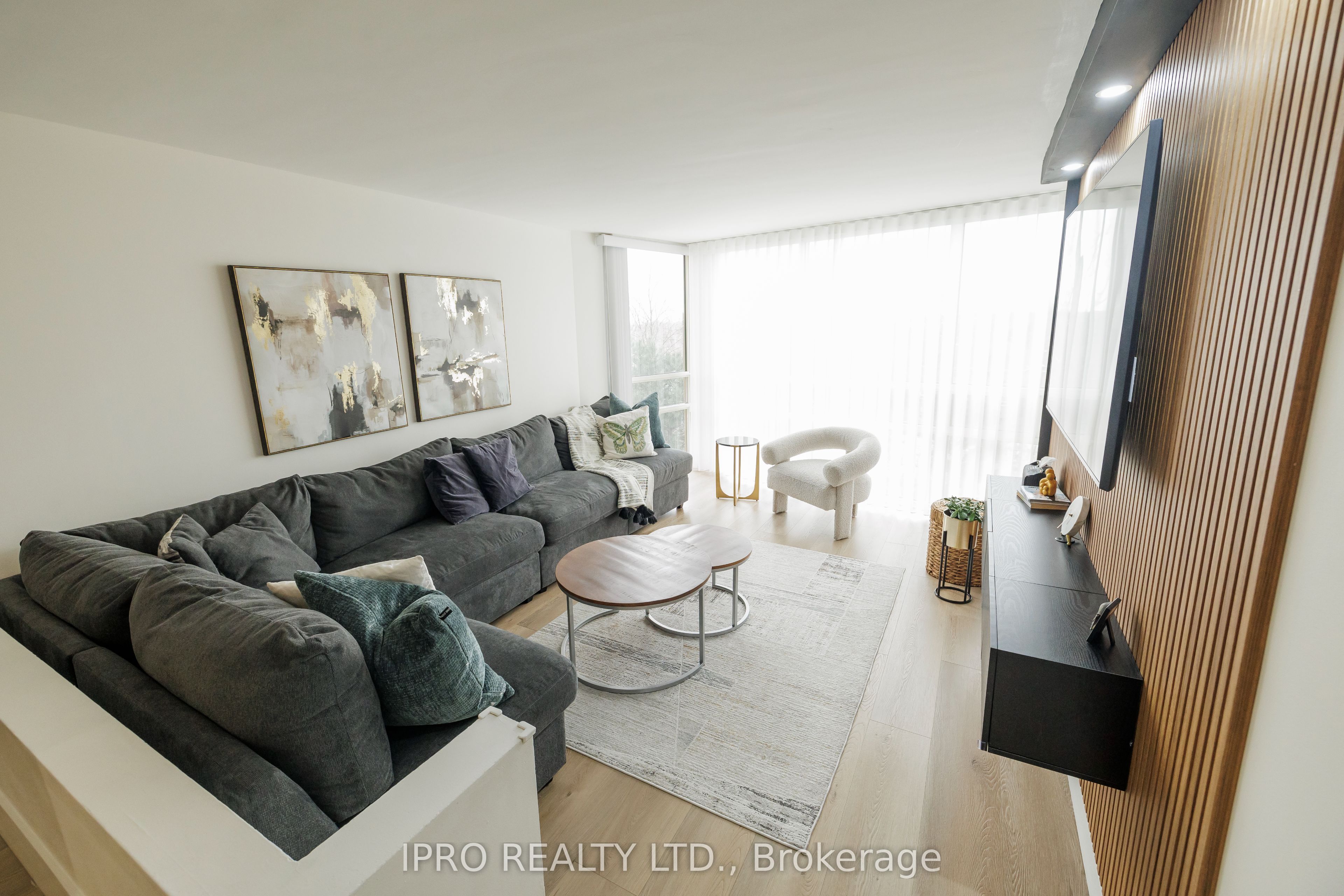 50 Eglinton Avenue W 408
