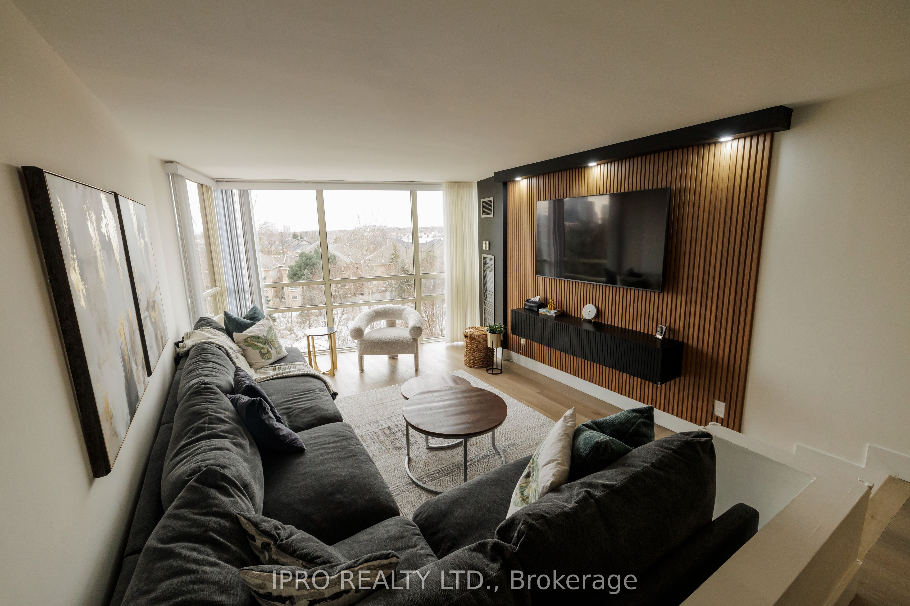 50 Eglinton Avenue W 408