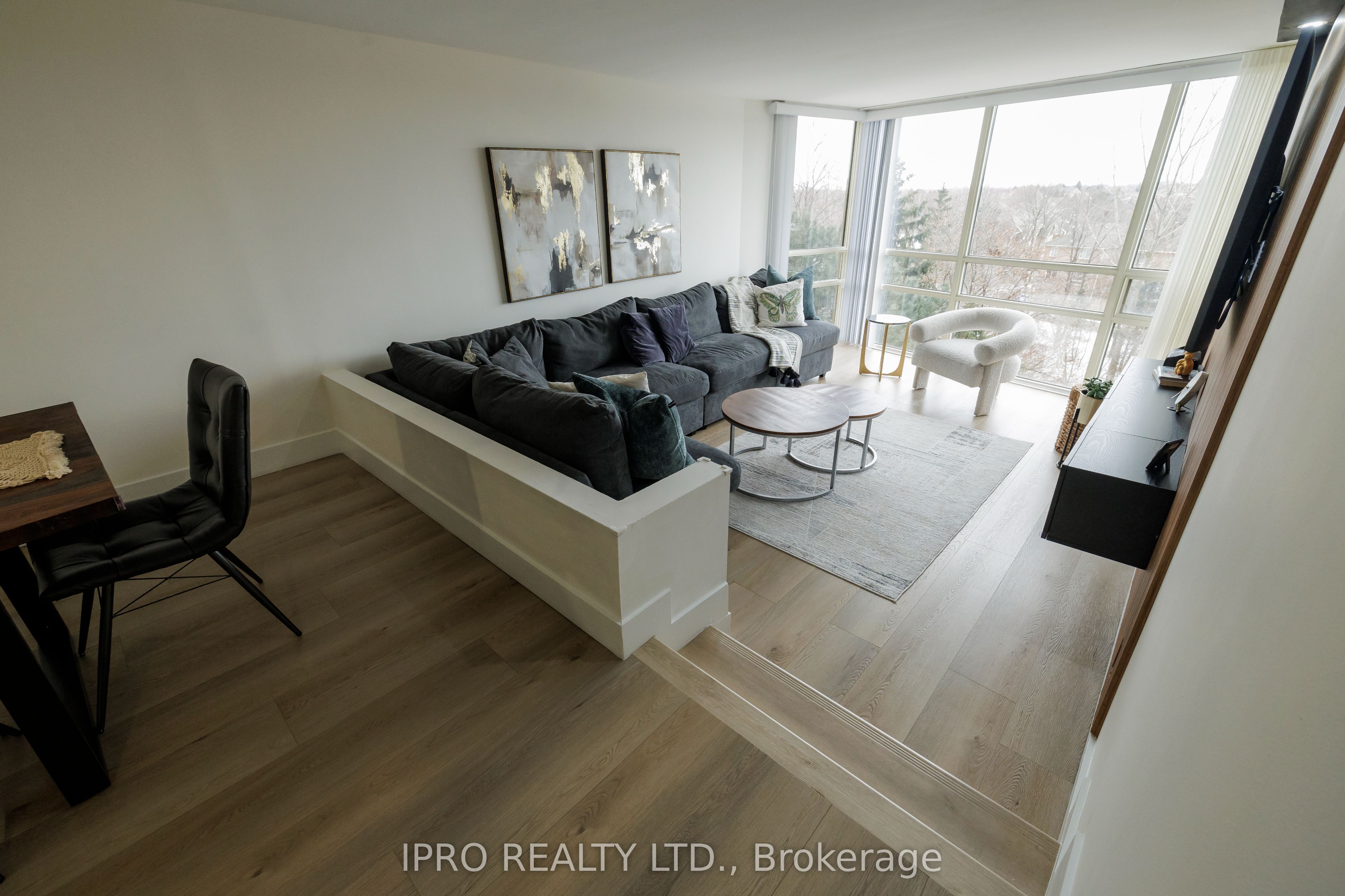 50 Eglinton Avenue W 408