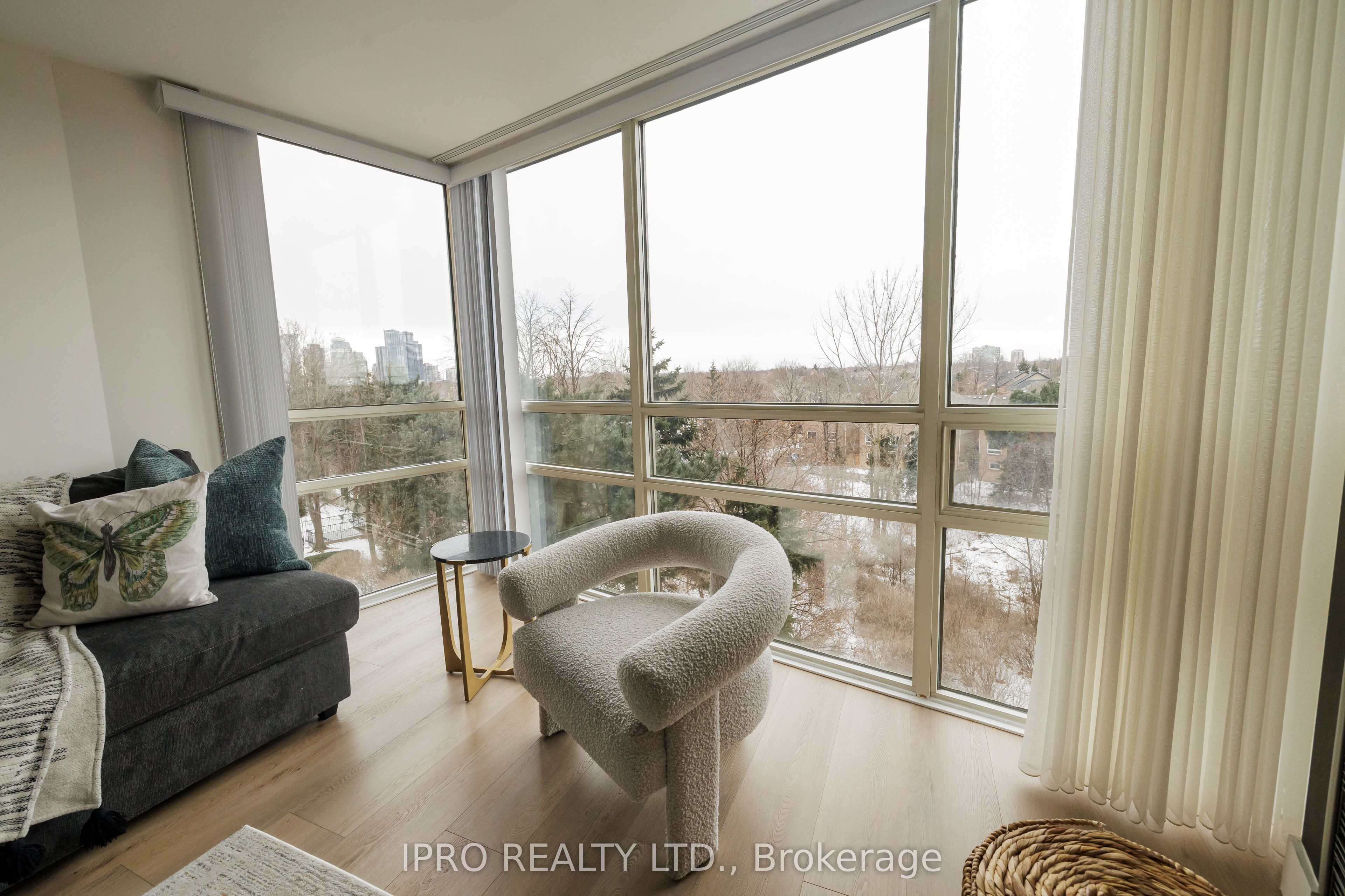 50 Eglinton Avenue W 408