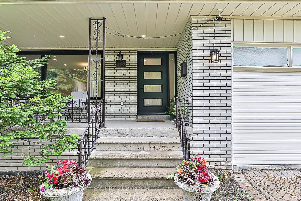 Photo of 168 Ruggles Avenue, Richmond Hill, ON L4C 1Y4 (MLS # N12692196)