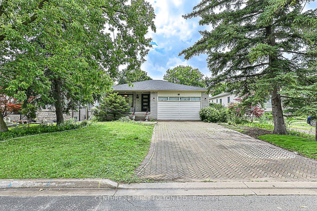 Photo of 168 Ruggles Avenue, Richmond Hill, ON L4C 1Y4 (MLS # N12692196)