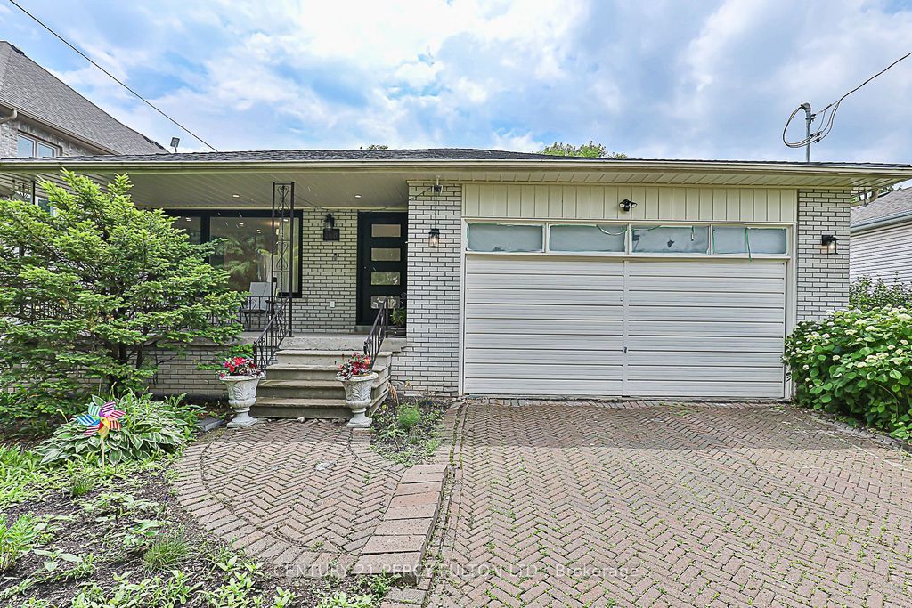 Photo of 168 Ruggles Avenue, Richmond Hill, ON L4C 1Y4 (MLS # N12692196)