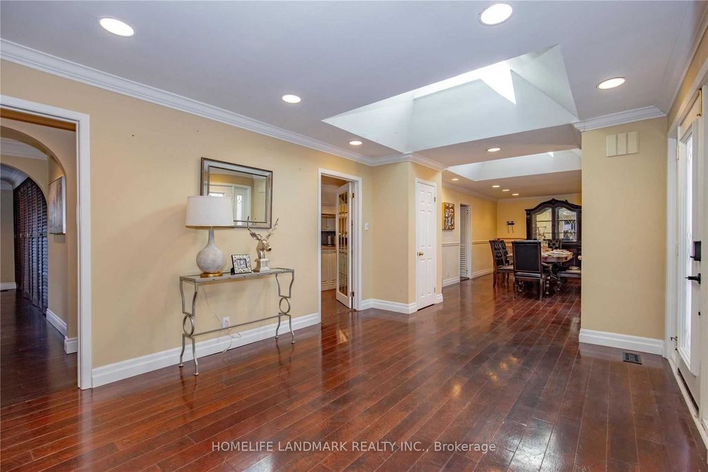 Photo of 2301 Bennington Gate, Oakville, ON L6J 5Z4 (MLS # W12954638)