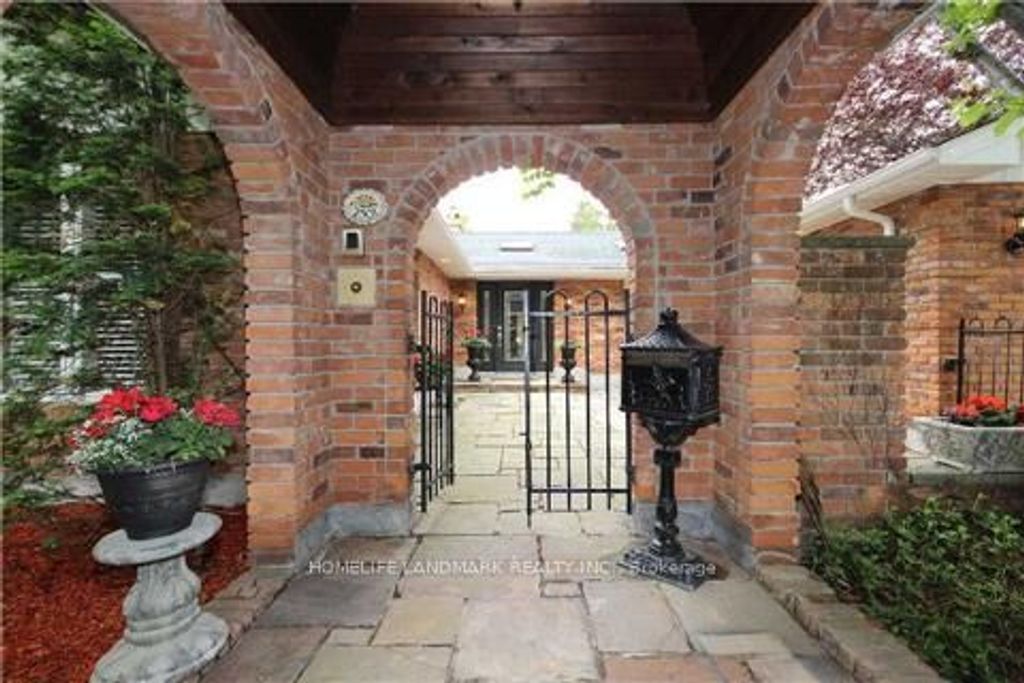 Photo of 2301 Bennington Gate, Oakville, ON L6J 5Z4 (MLS # W12954638)