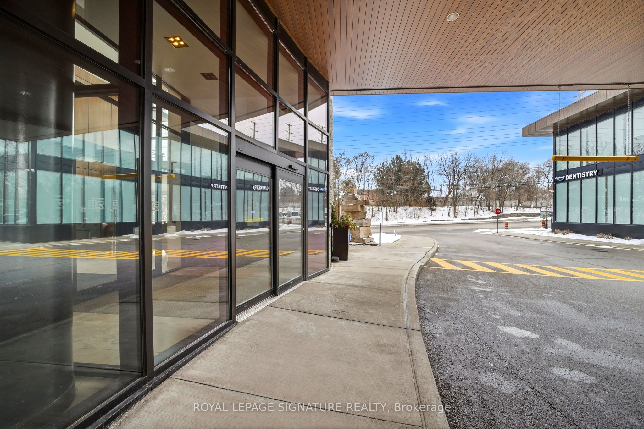 1575 Lakeshore Road W 472