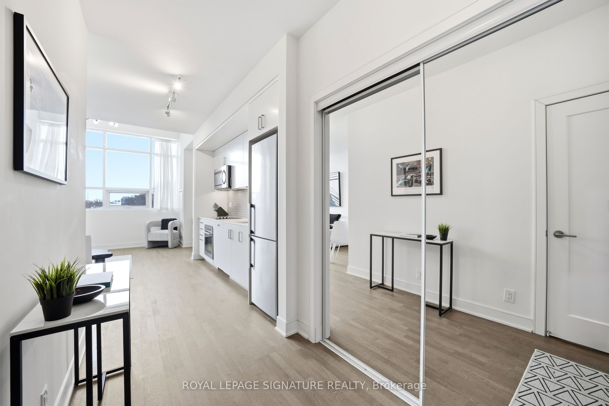 1575 Lakeshore Road W 472