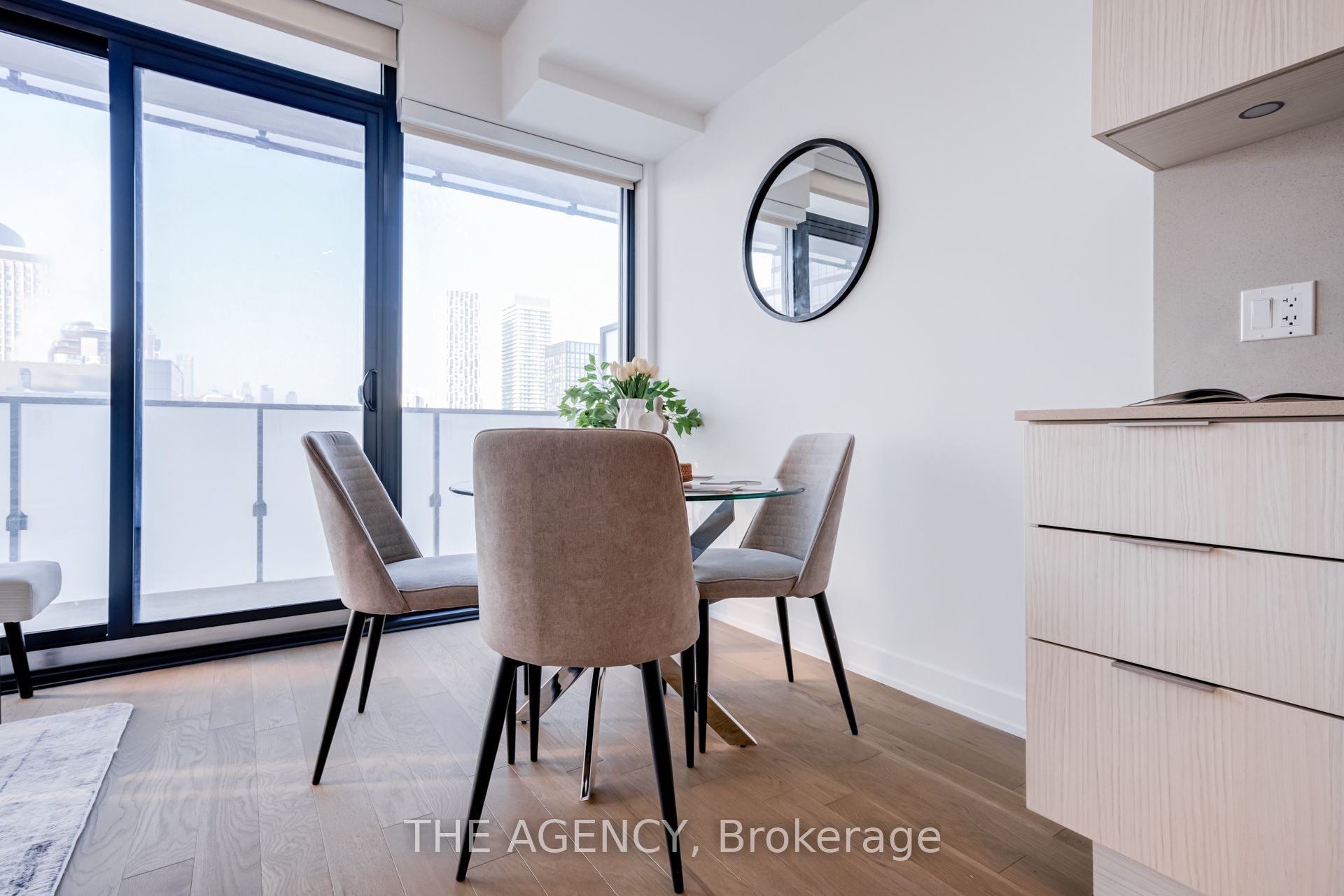 25 Richmond Street E 2214