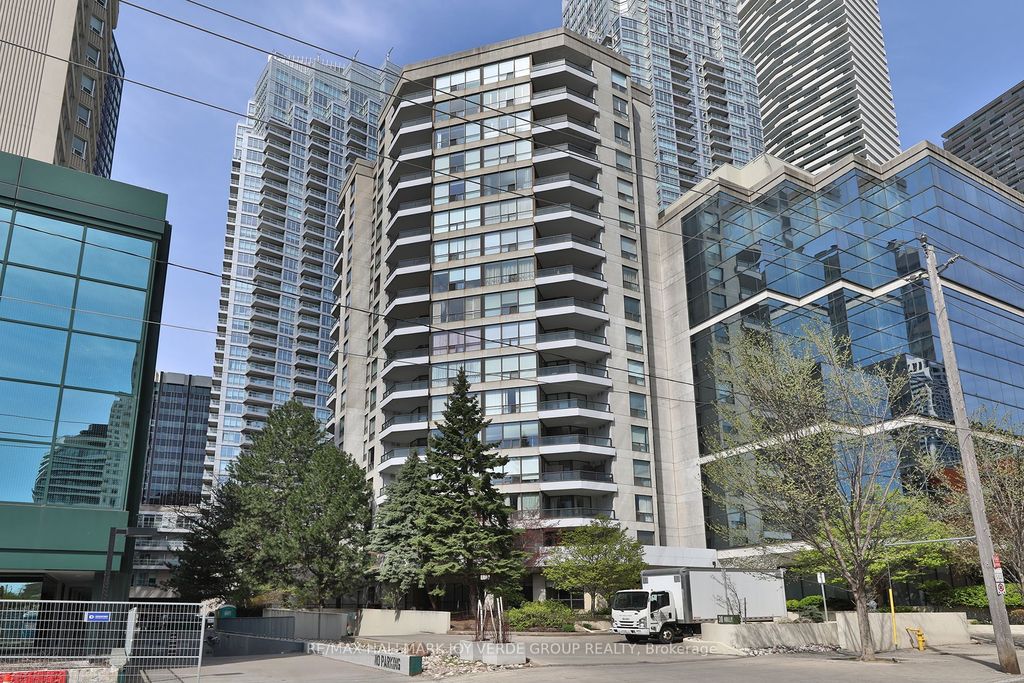 Photo of 30 Holly Street #906, Toronto, ON M4S 3B1 (MLS # C13082594)