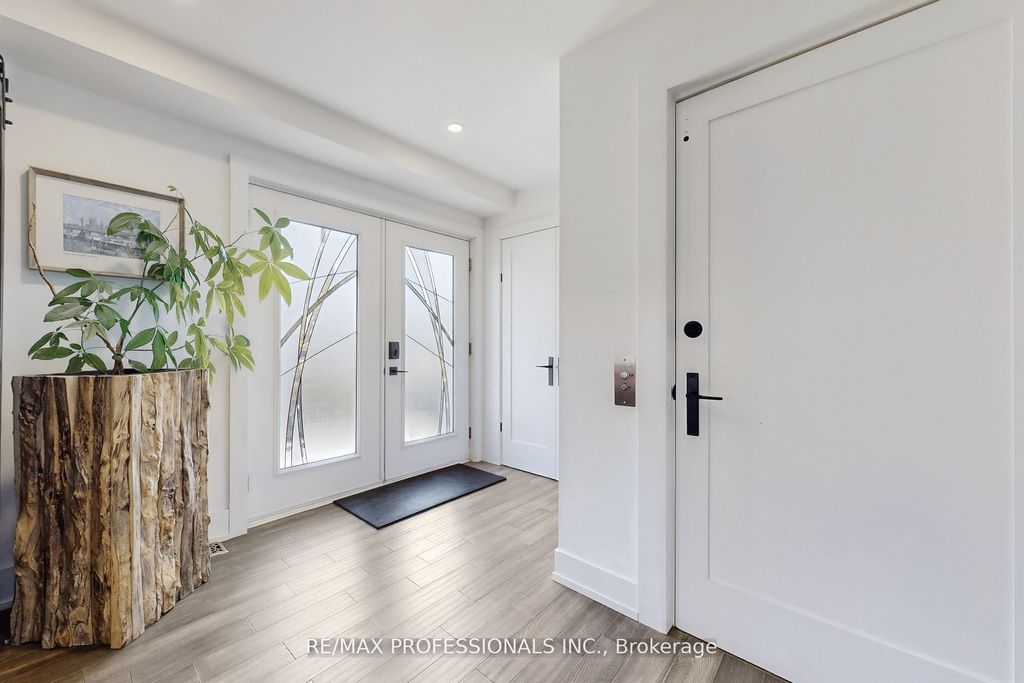 Photo of 4 Martin Grove Road, Toronto, ON M9B 4J9 (MLS # W12721884)