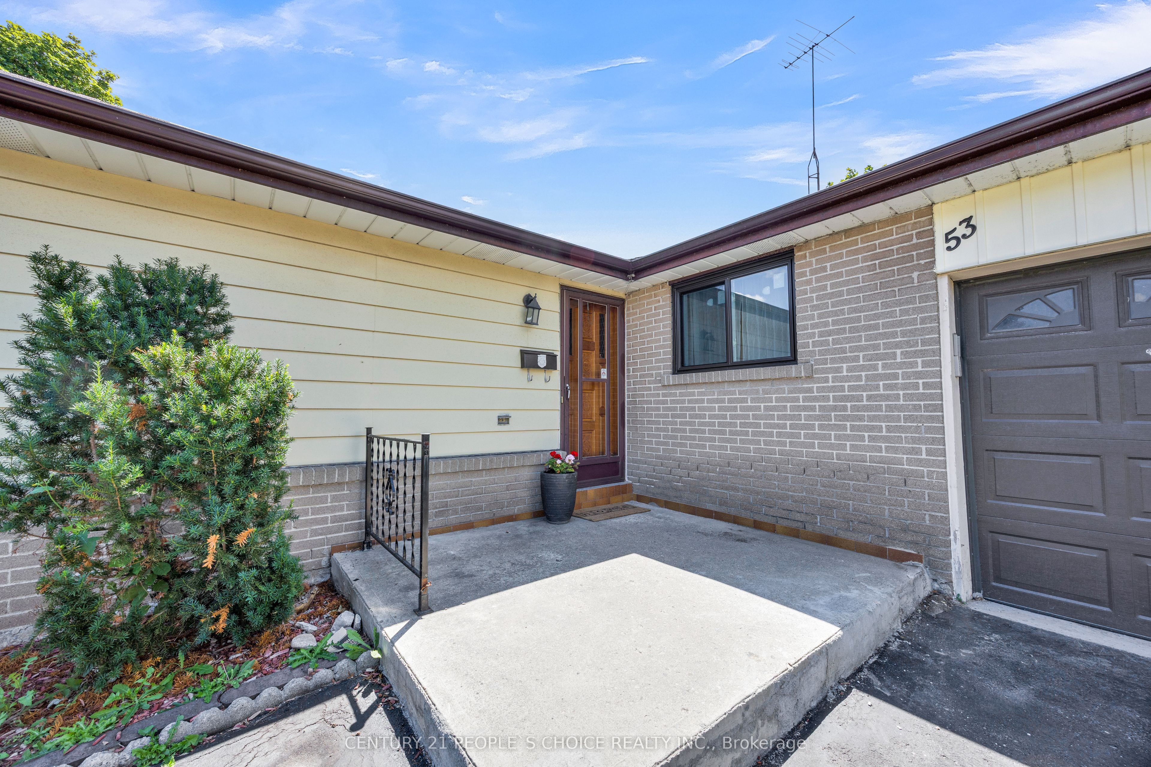 53 Brookland Drive W