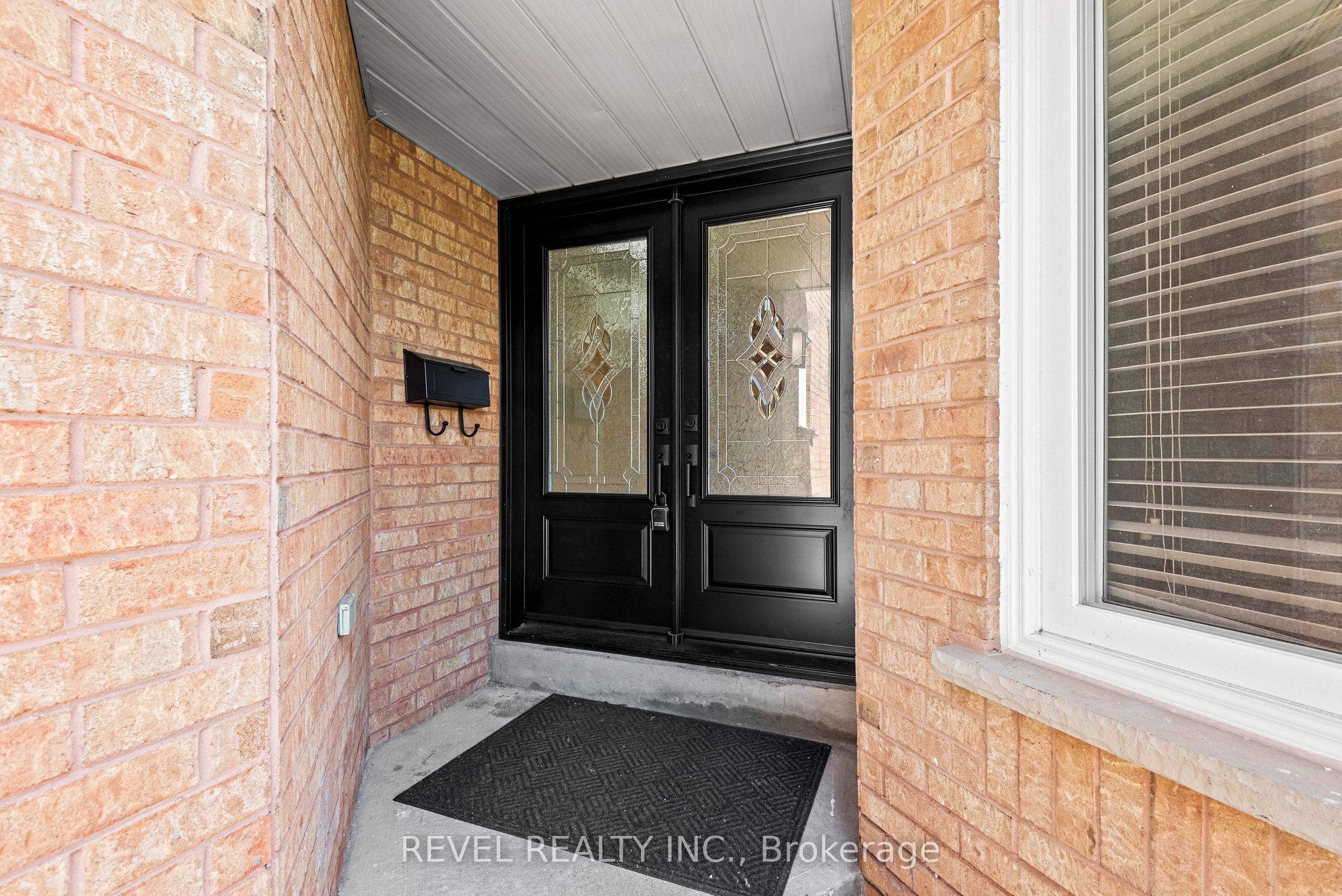 1005 Sandcliff Drive
