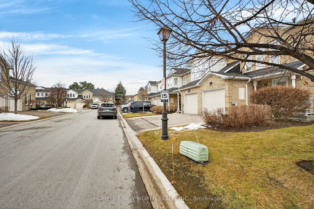 Photo of 74 Heathcliffe Square, Brampton, ON L6S 5R4 (MLS # W12909540)